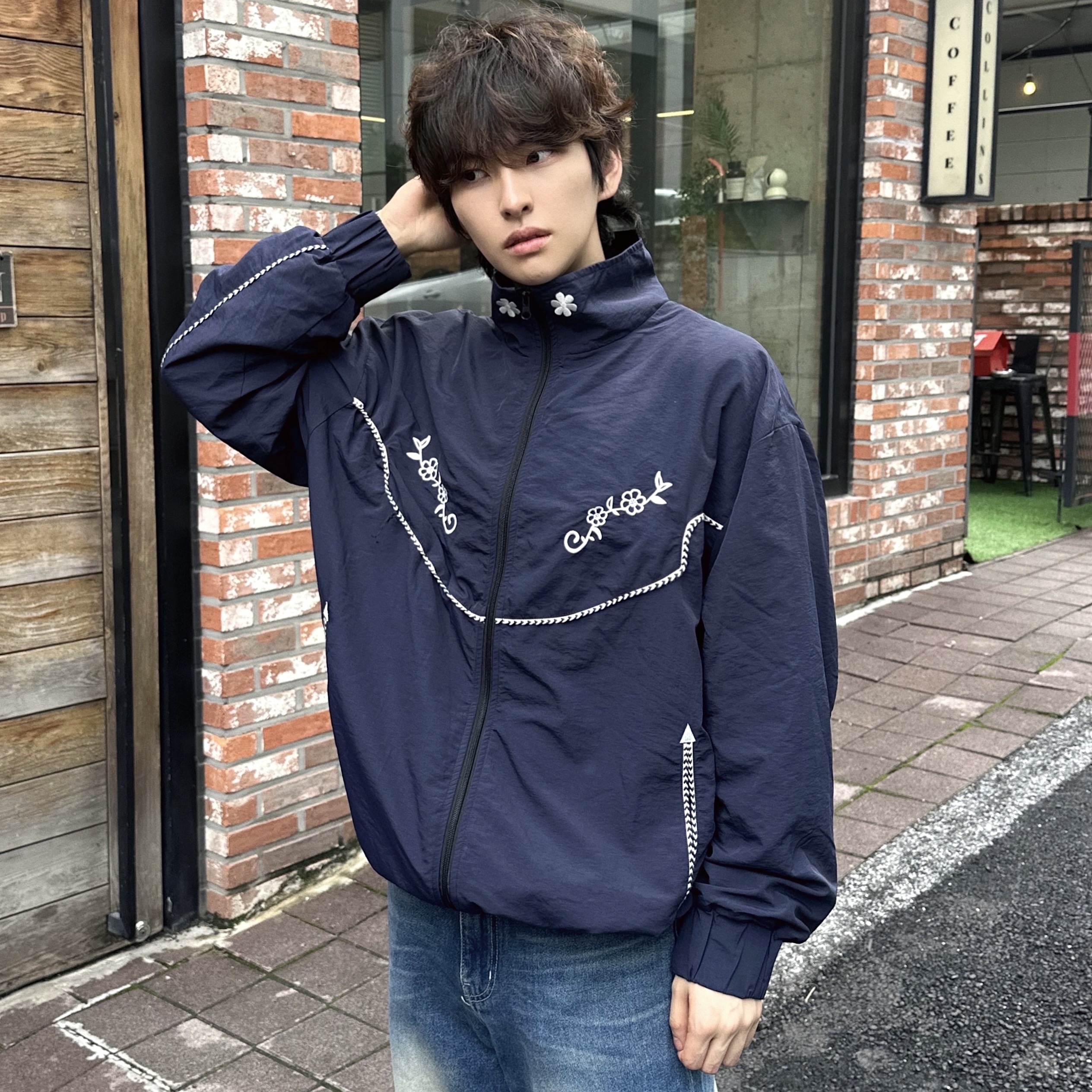 AMOU 60'S Western Wind Breaker Navy, AMOU 60'S Western Wind Breaker Cream 착용 스타일 - 3