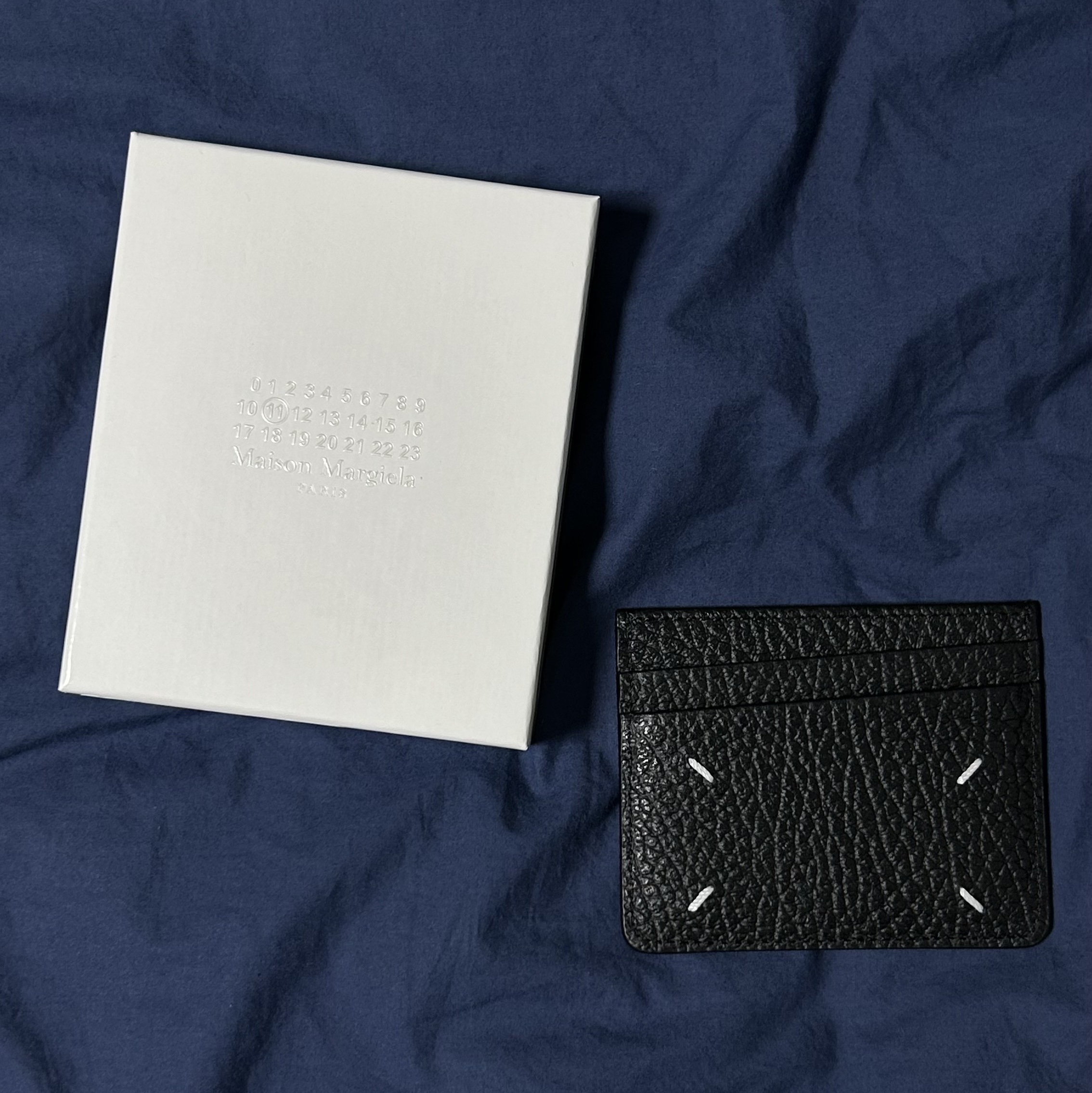 Maison Margiela Stitch Card Holder Black 착용 스타일