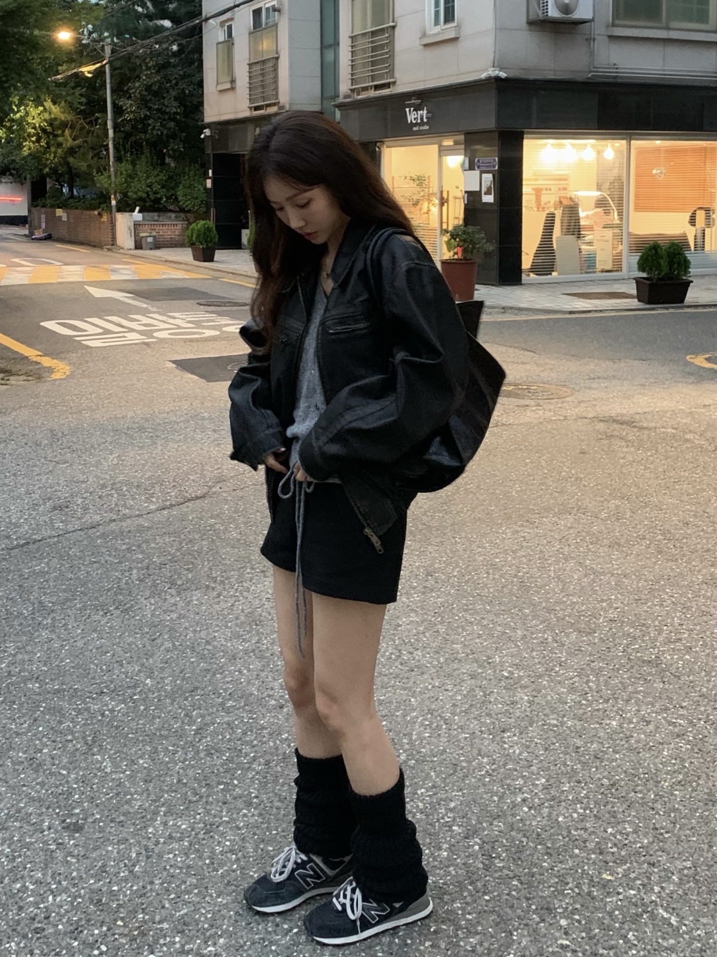 (W) Hermes Mini Pop H Pendant Rose Gold & Blanc, (W) New Balance 574 Black - B Standard 착용 스타일 - 3