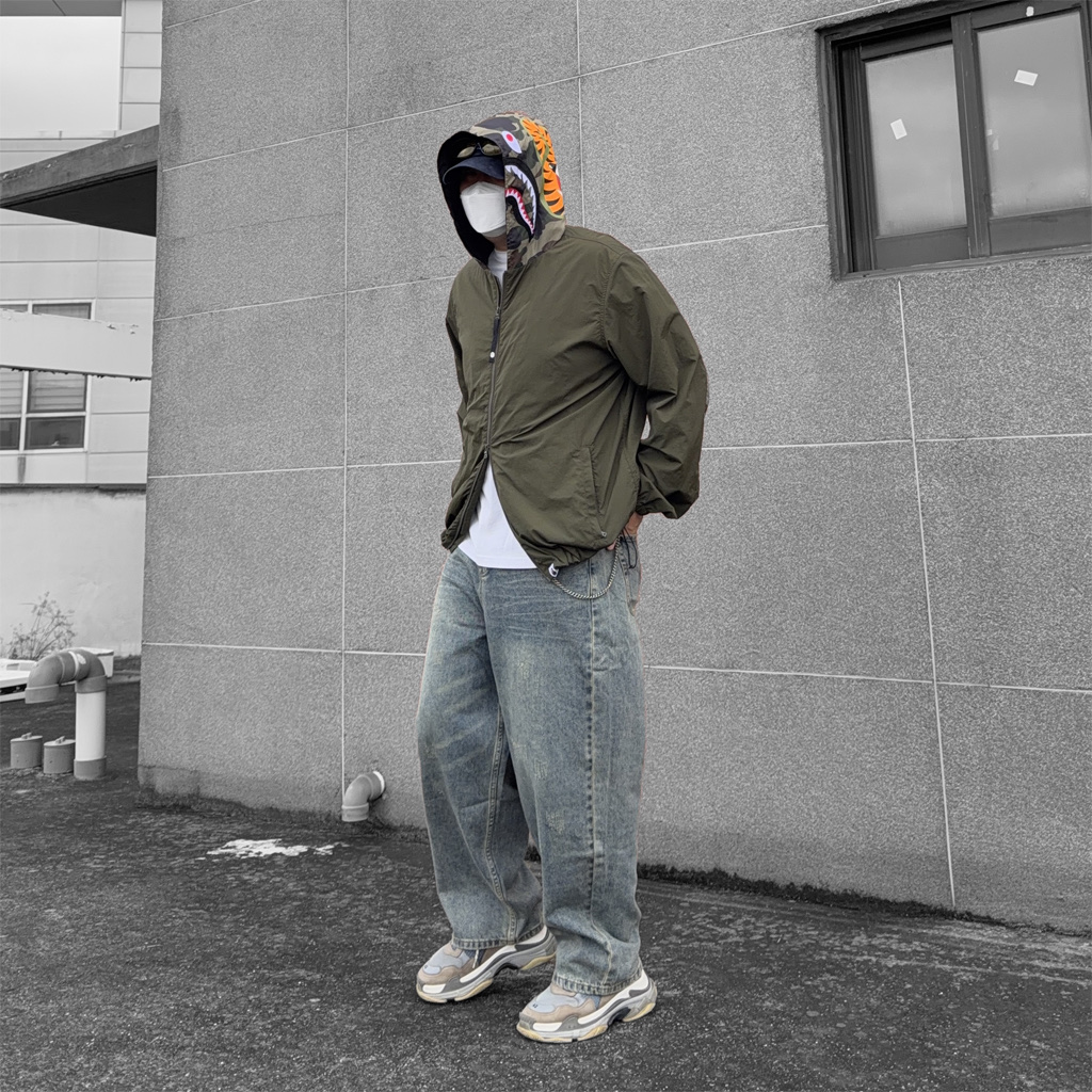 BAPE 1st Camo Shark Hoodie Jacket Green, Balenciaga Triple S Trainer Grey 2018 착용 스타일 - 1