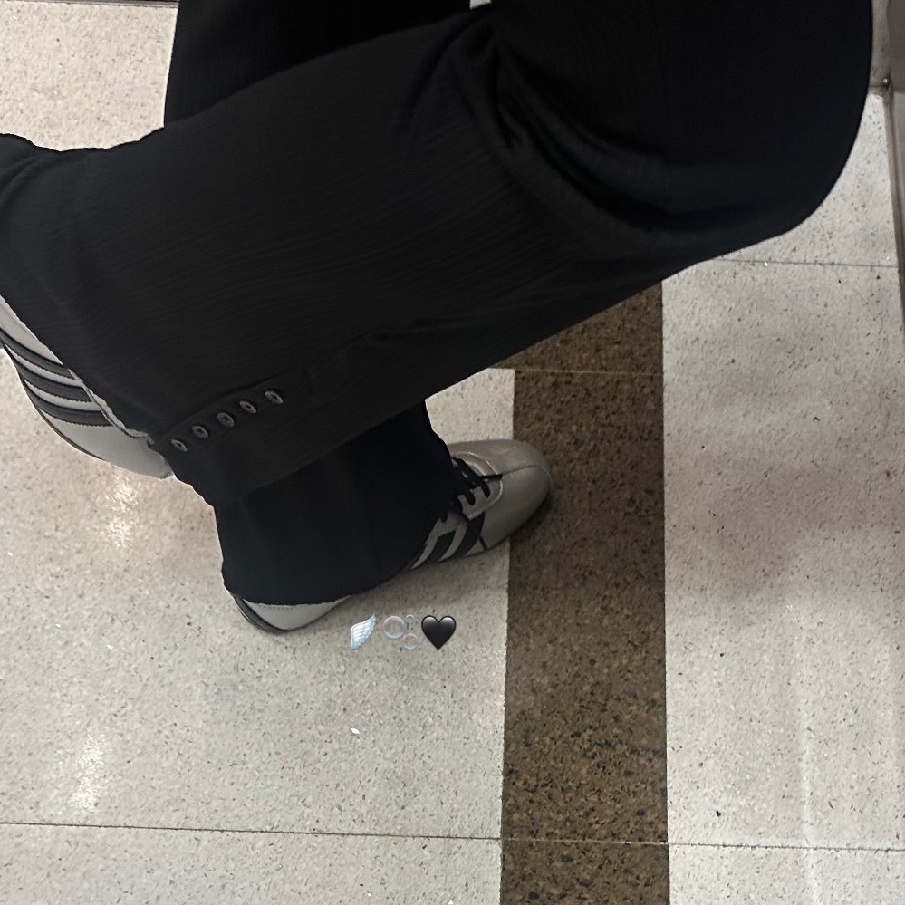 (W) Adidas Tokyo Silver Metallic Core Black 착용 스타일 - 2