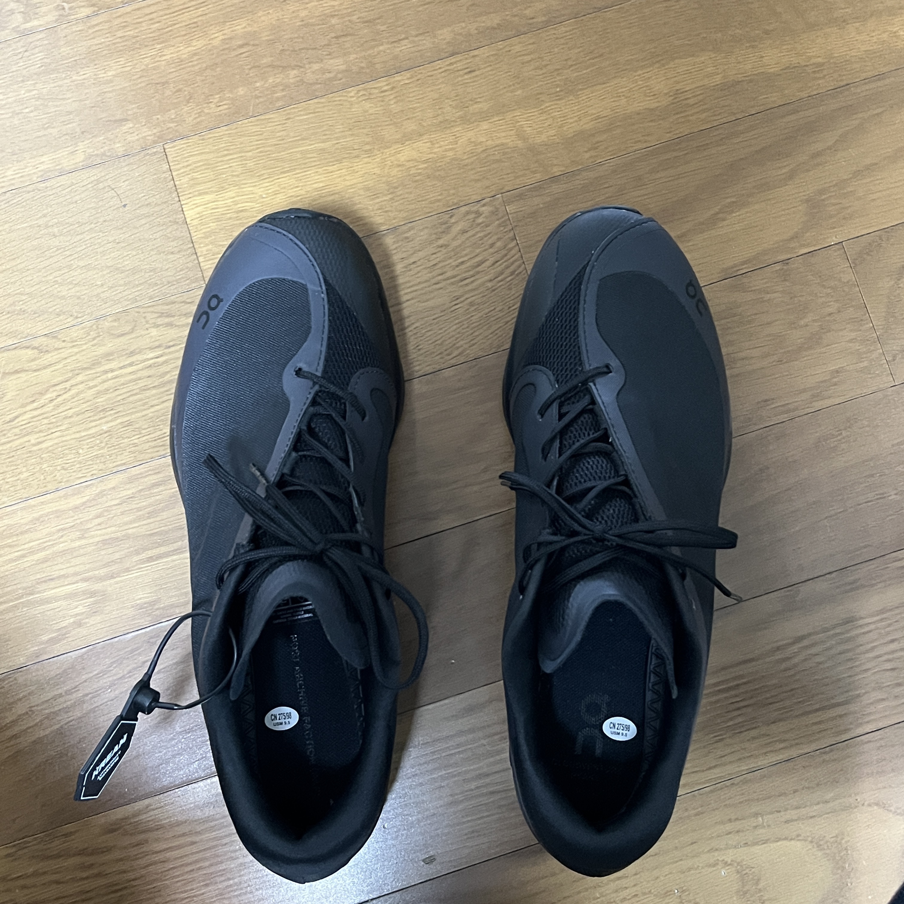 On Running x Post Archive Faction (Paf) Cloudventure Peak All Black 착용 스타일 - 1