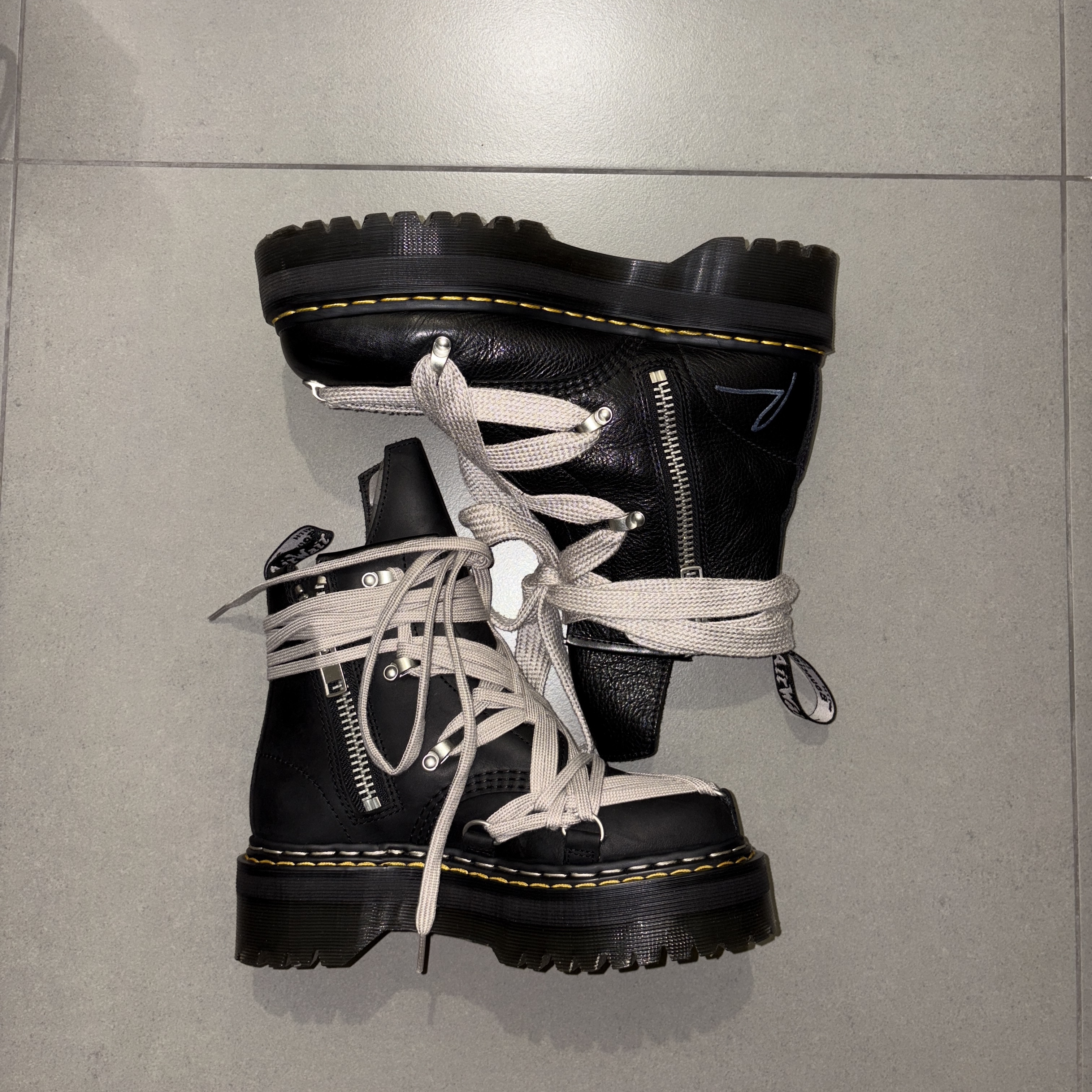 Dr. Martens x Rick Owens 1460 Quad Sole Mega Lace Boots Black, Dr. Martens x Rick Owens 1460 RO Leather Lace Up Platform Boots Black Lunar 착용 스타일