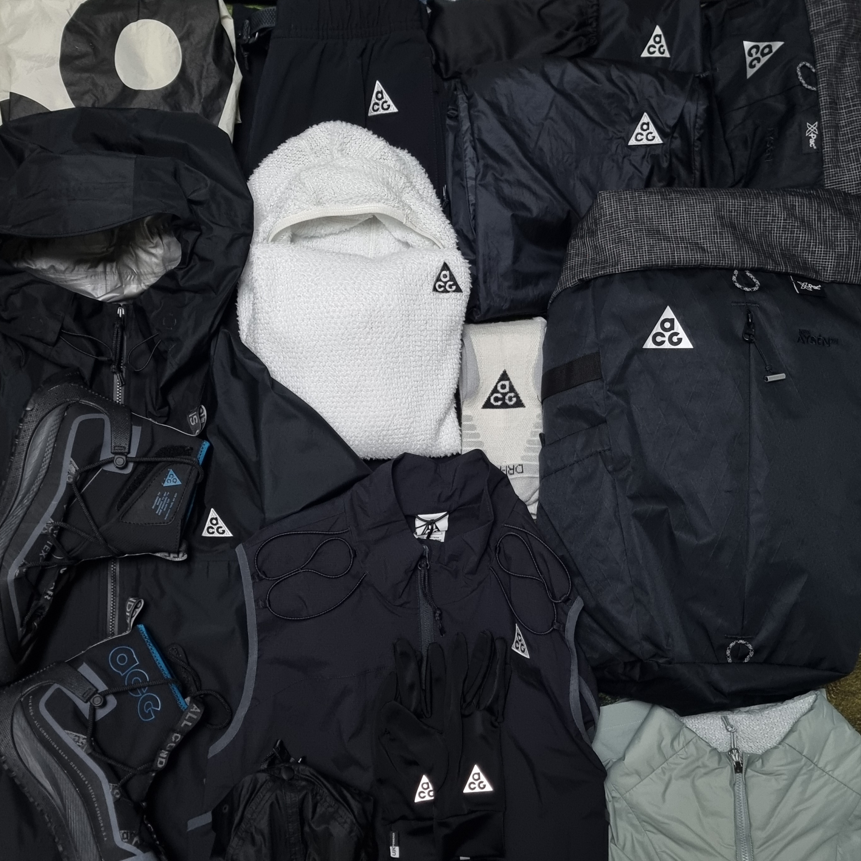 Nike ACG Storm-Fit ADV Chain of Craters Jacket Black Summit White - US/EU, Nike ACG Terra Antarktik Gore-Tex Anthracite 착용 스타일