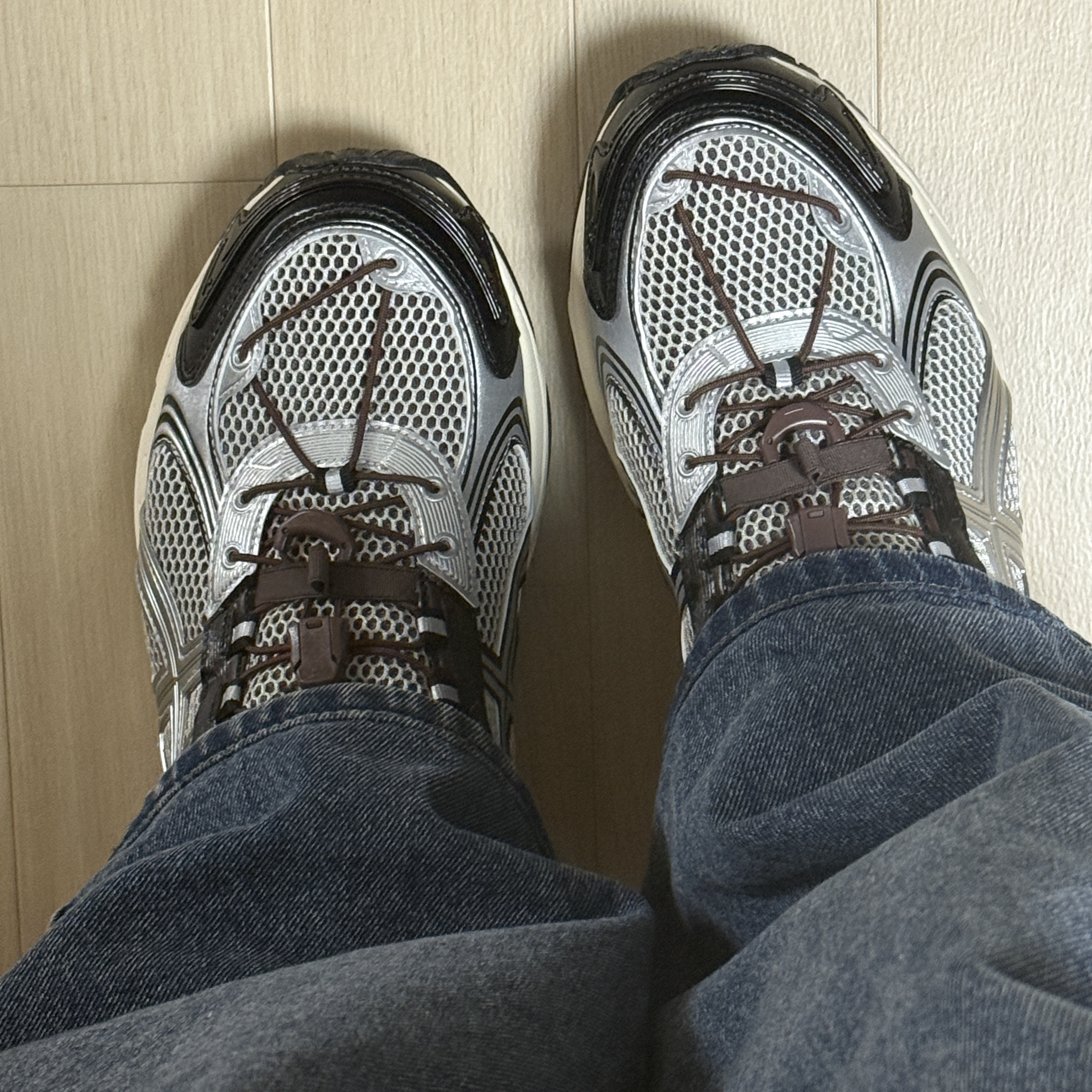 Asics Gel-Kahana TR V4 Silver Black 착용 스타일 - 1