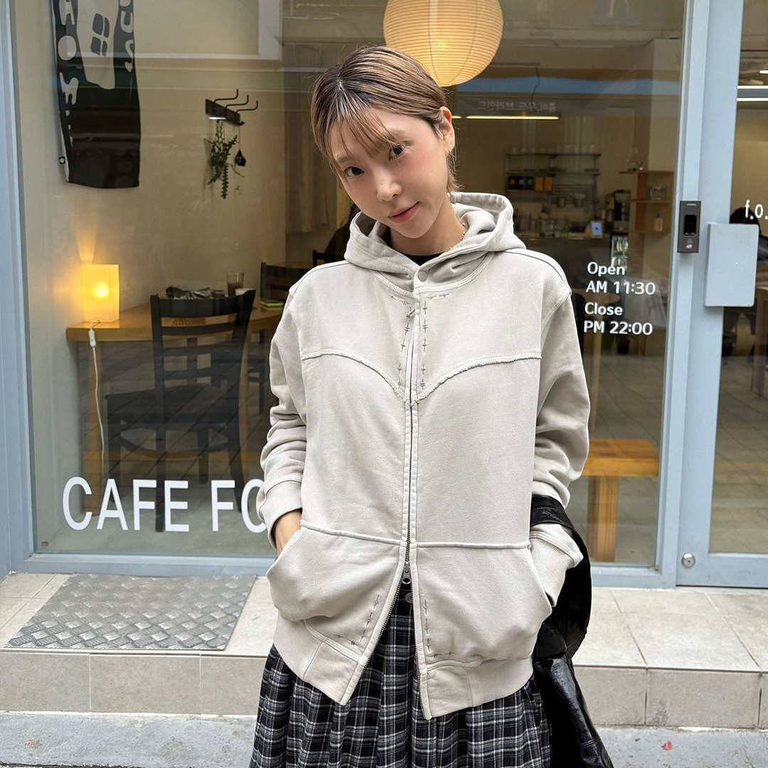 Thevinylhouse Dyed Hoodie Zip Up Beige 착용 스타일