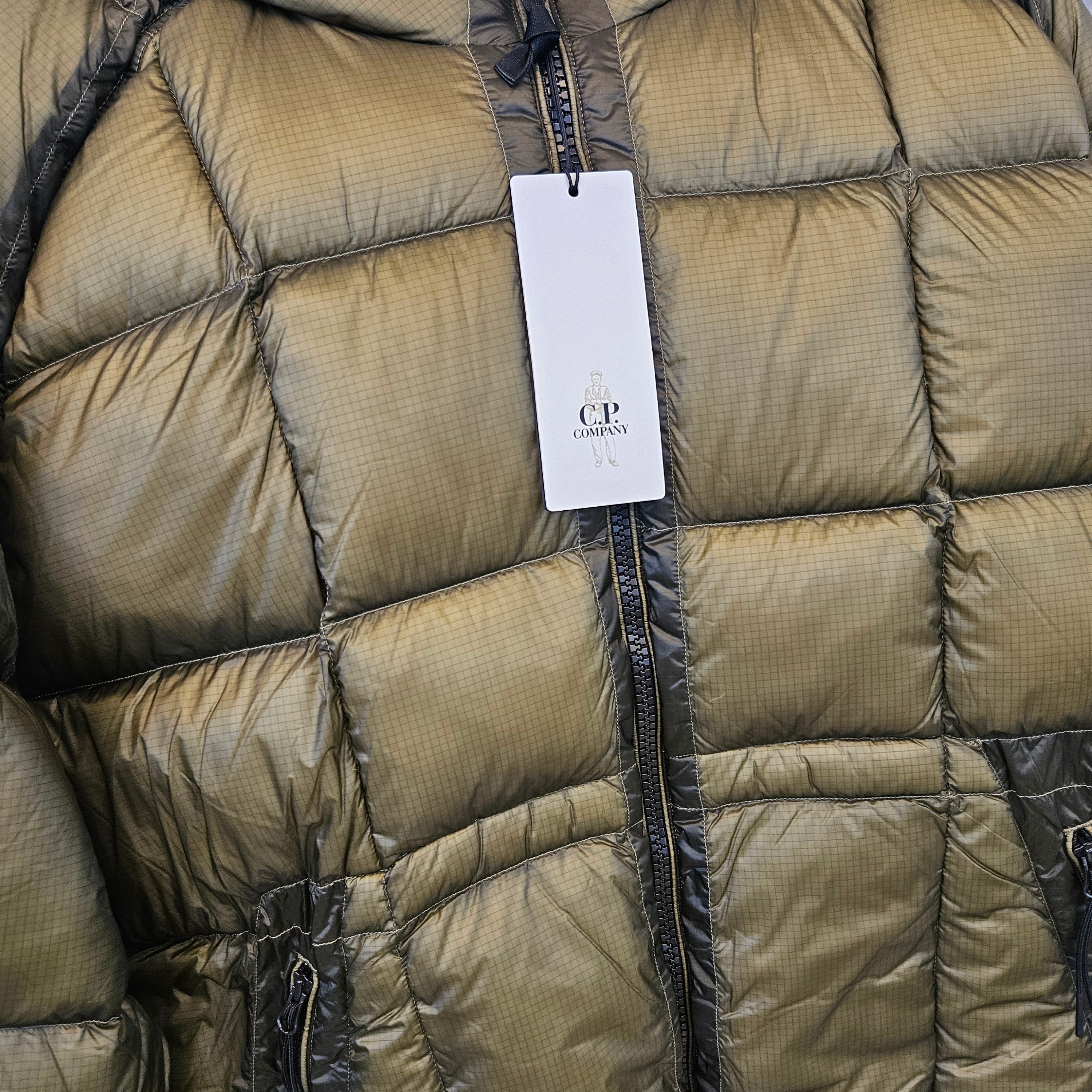 C.P. Company D.D. Shell Hooded Down Puffer Jacket Capers Green - 25FW, C.P. Company D.D. Shell Hooded Down Jacket Fungi Grey - 25FW 착용 스타일 - 2
