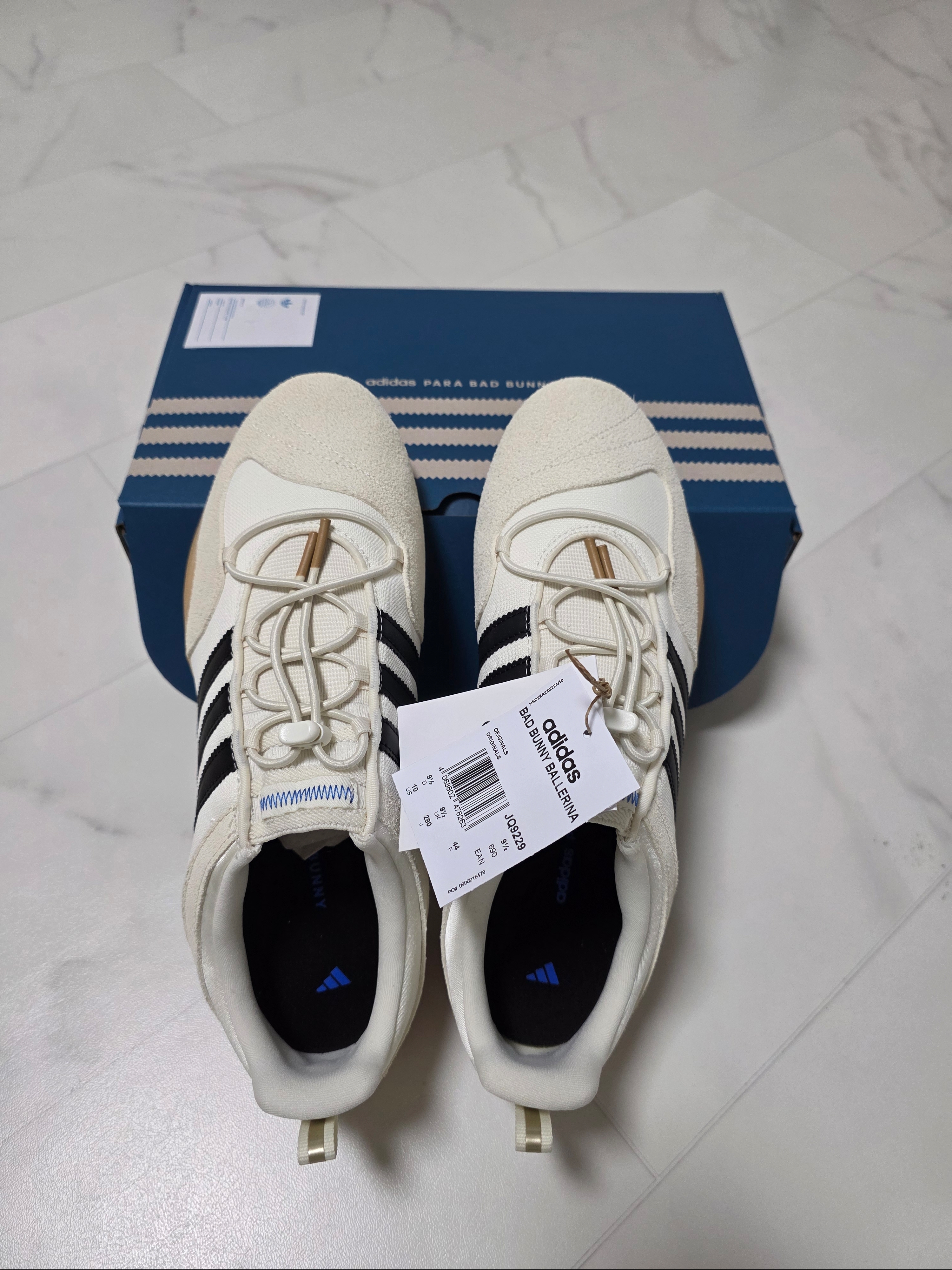 Adidas x Bad Bunny Ballerina Off White Core Black 착용 스타일 - 3