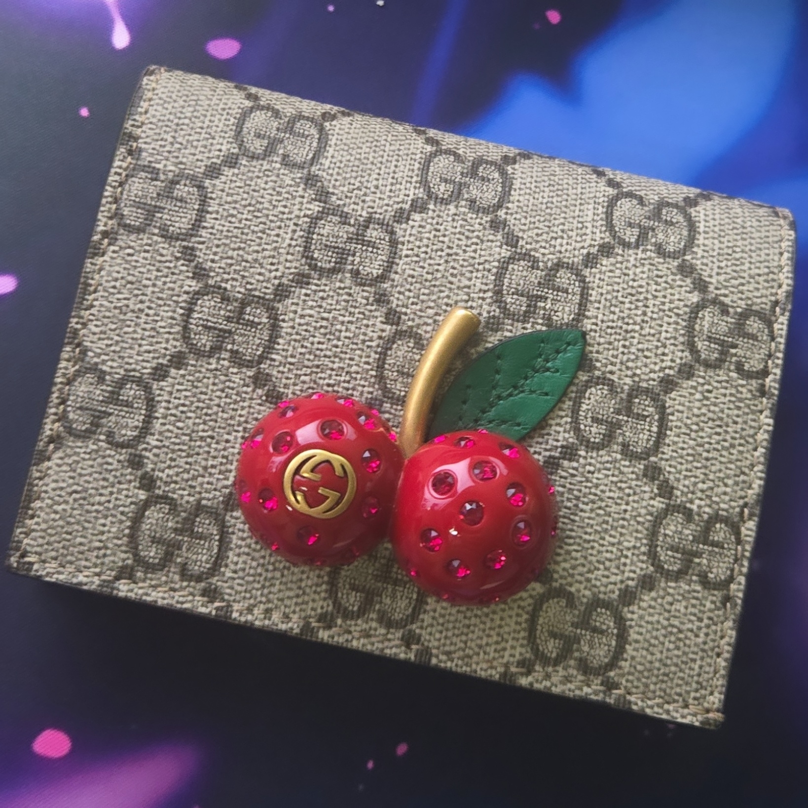 Gucci GG Card Case Wallet with Cherries Beige Ebony 착용 스타일