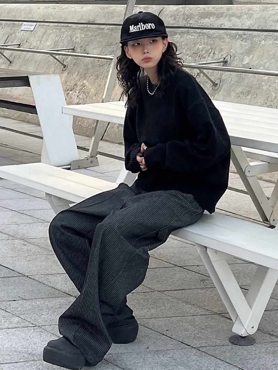 Crocs Stomp Clog Black 착용 스타일 - 1