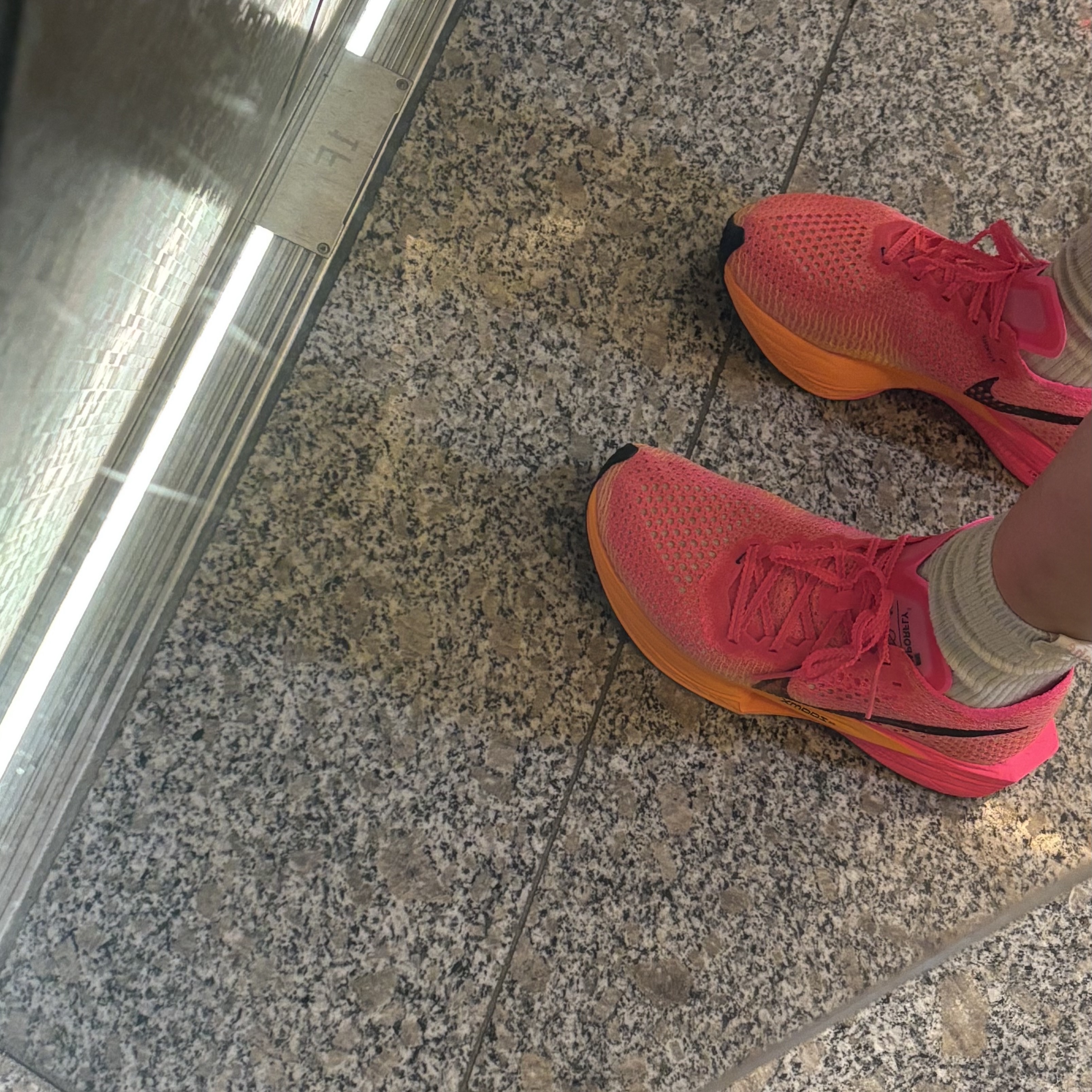 (W) Nike ZoomX Vaporfly Next% 3 Hyper Pink Laser Orange 착용 스타일