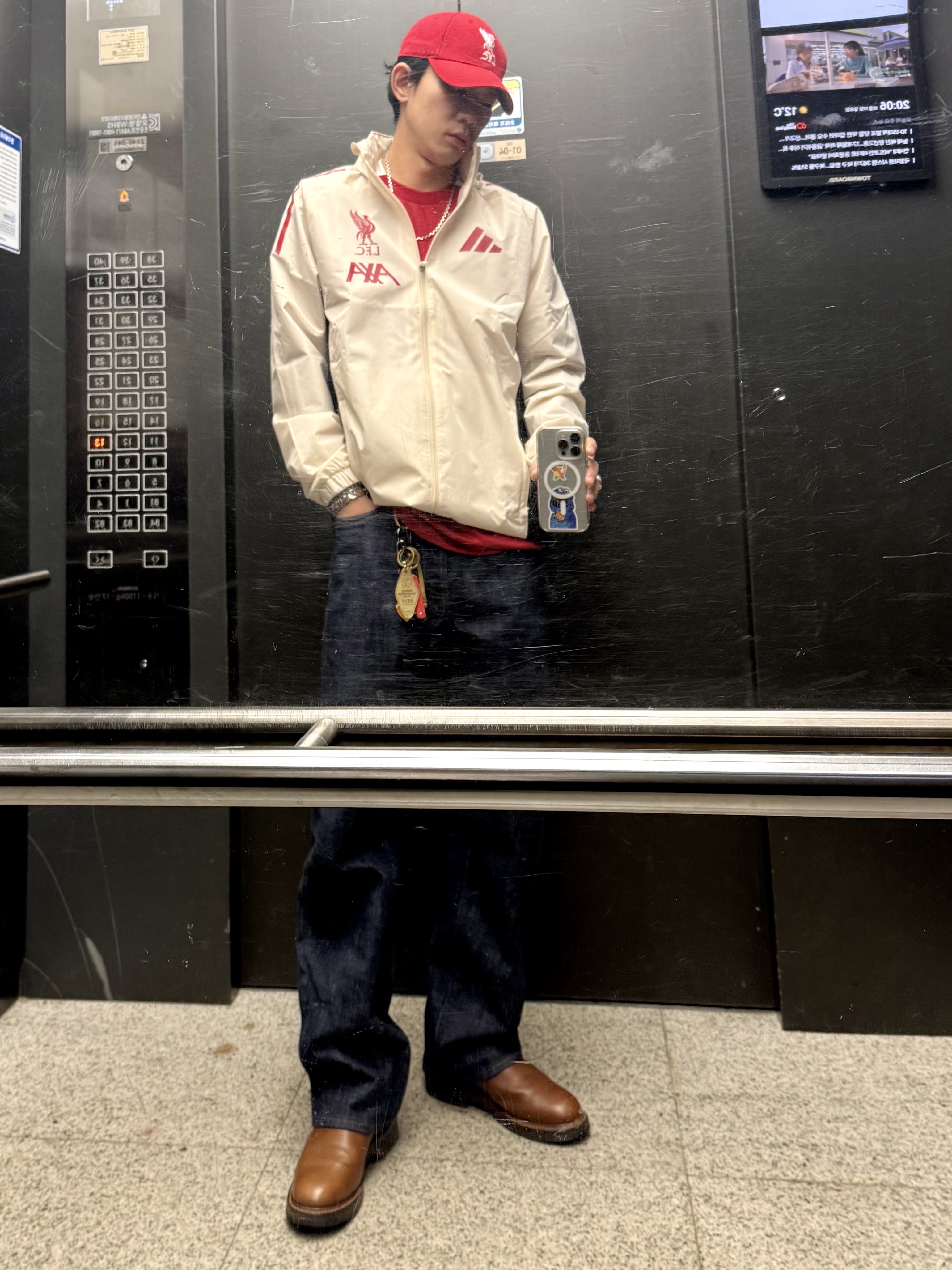 Adidas Liverpool FC Tiro 25 Competition All Weather Jacket Wonder White - KR Sizing, Adidas Liverpool FC 2025/26 Home Long Sleeve Jersey Strawberry Red - KR Sizing (Non Marking Ver.) 착용 스타일
