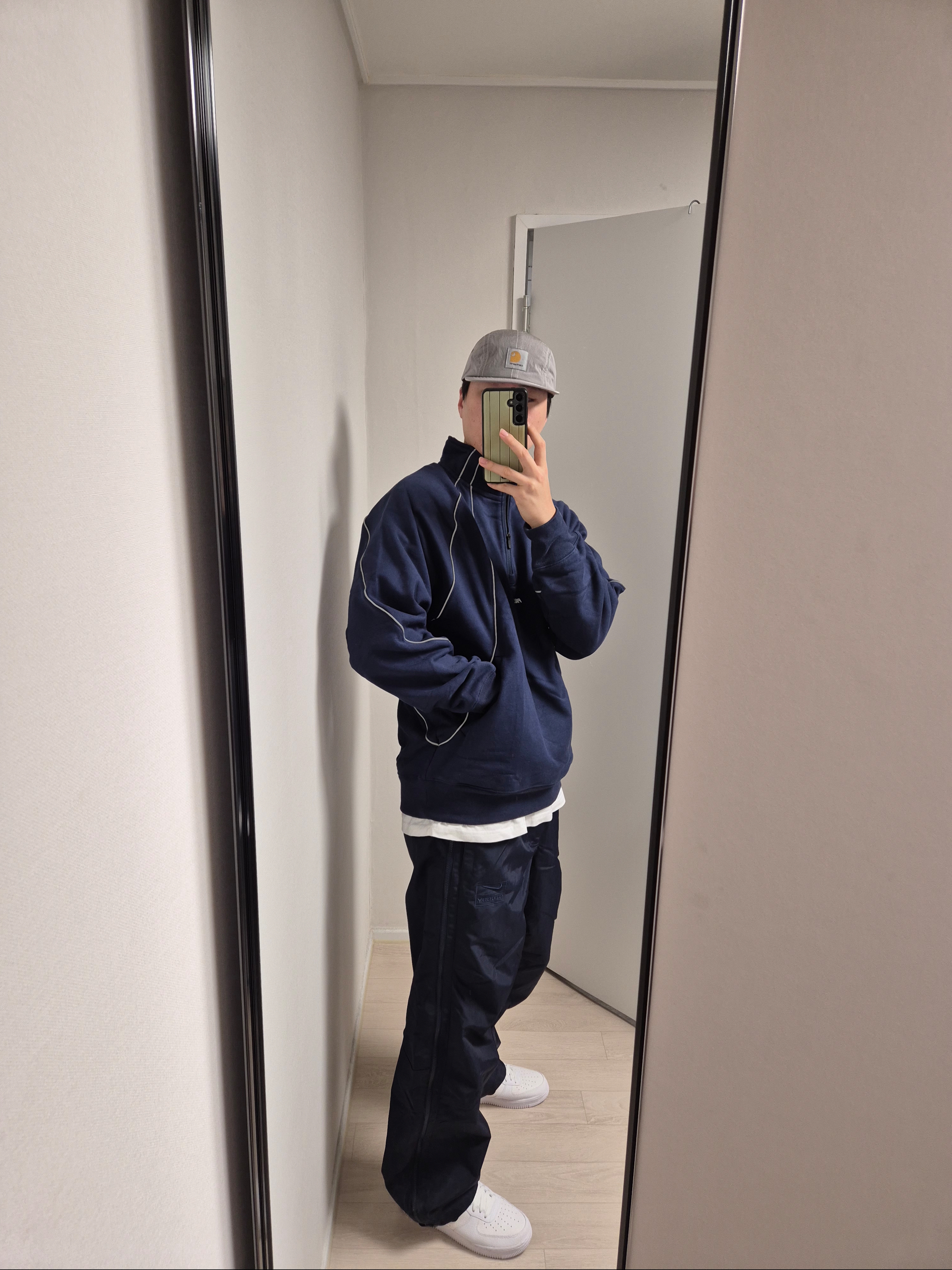Palace Reflecto 1/4 Zip Navy - 25SS, Nike x Stussy Utility Pants Obsidian (HQ8545-451) 착용 스타일 - 2