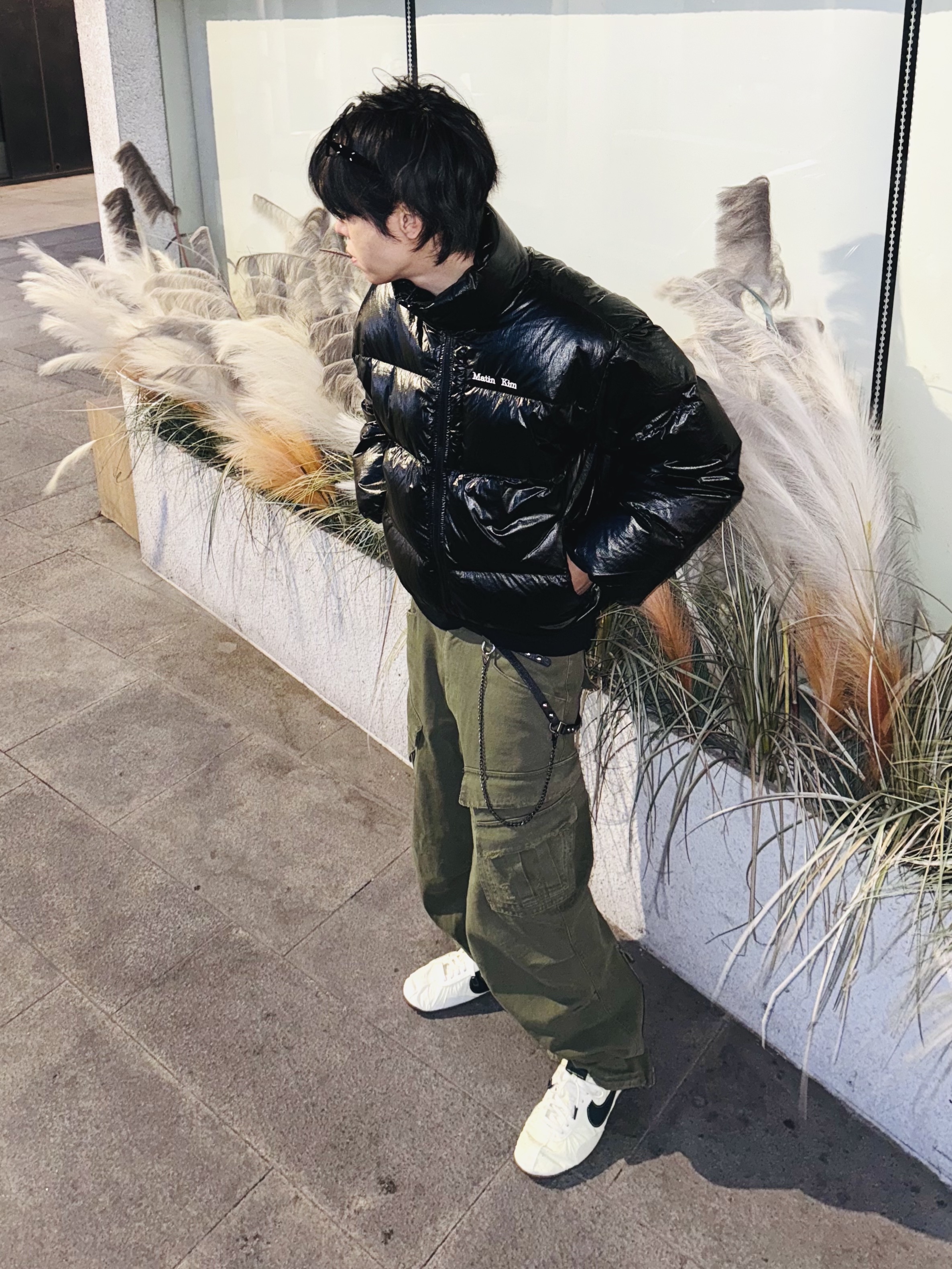 Nike x Jacquemus Moon Shoe SP Alabaster Off Noir, Nonnod Double Pocket Cargo Pants Vintage Khaki 착용 스타일 - 1