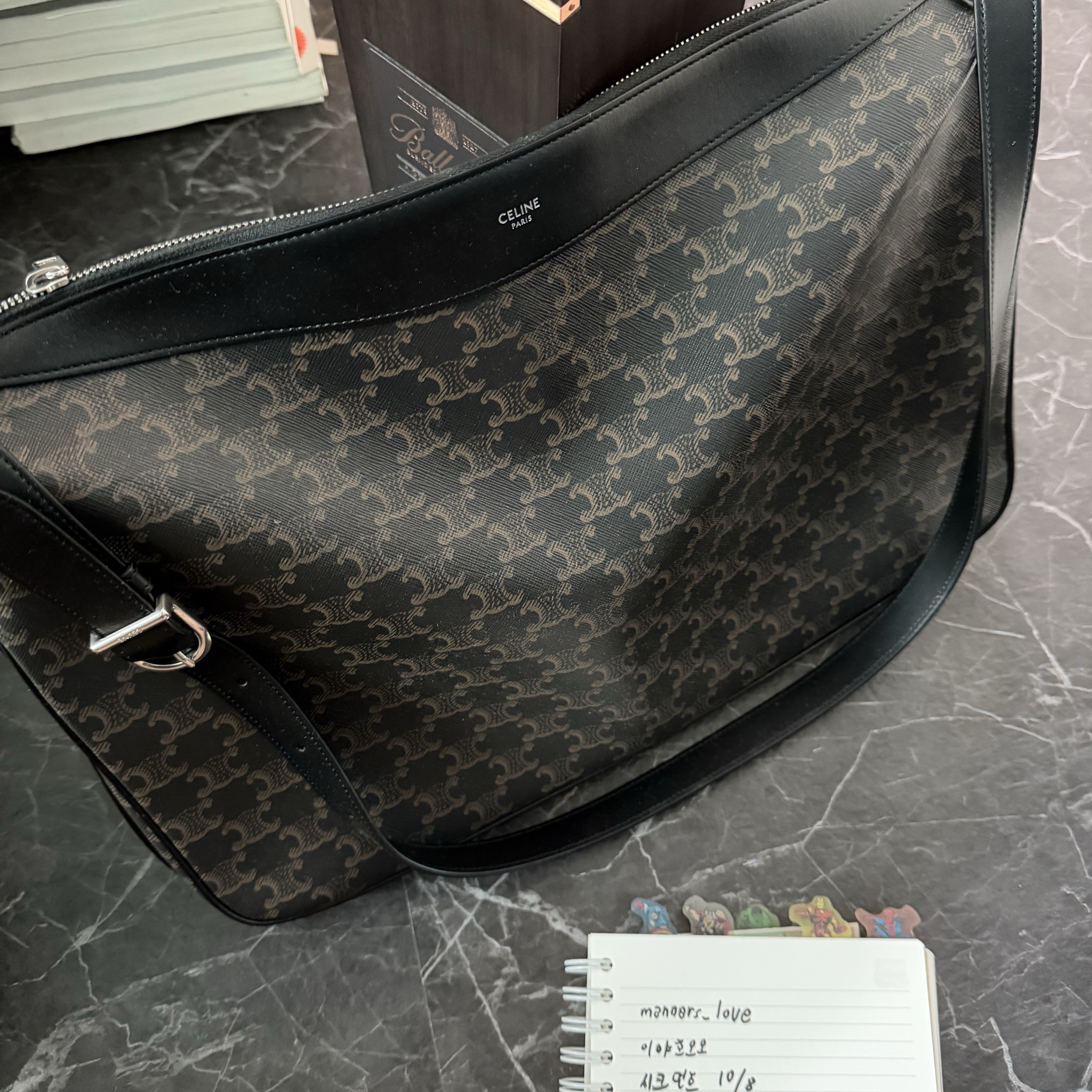 Celine Large Strap Romy in Triomphe Canvas Calfskin Black 착용 스타일 - 1