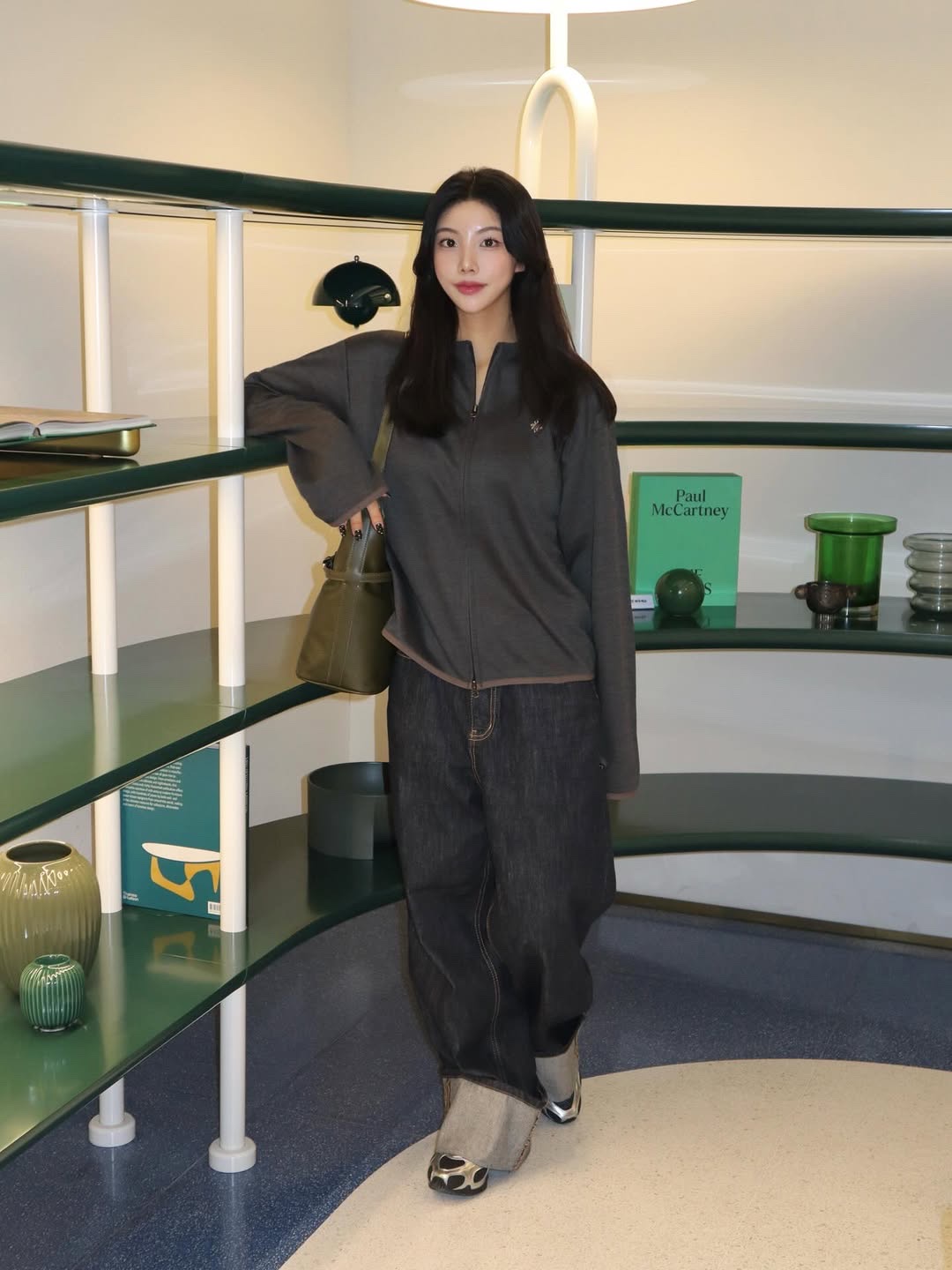 SLOW RECORD HOUSE Round Zip-Up Cardigan Khaki 착용 스타일 - 4