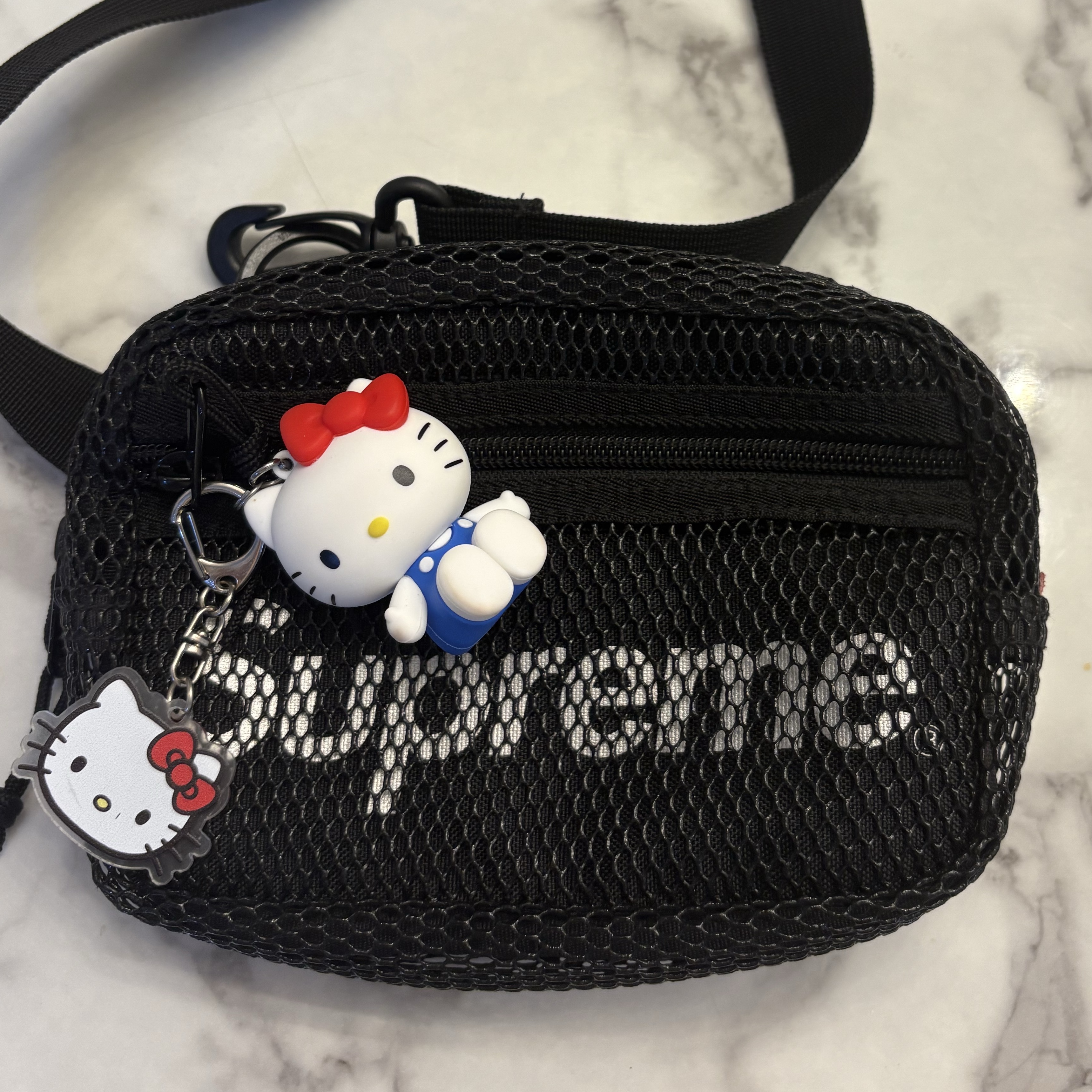 Supreme Small Shoulder Bag Black - 20SS 착용 스타일