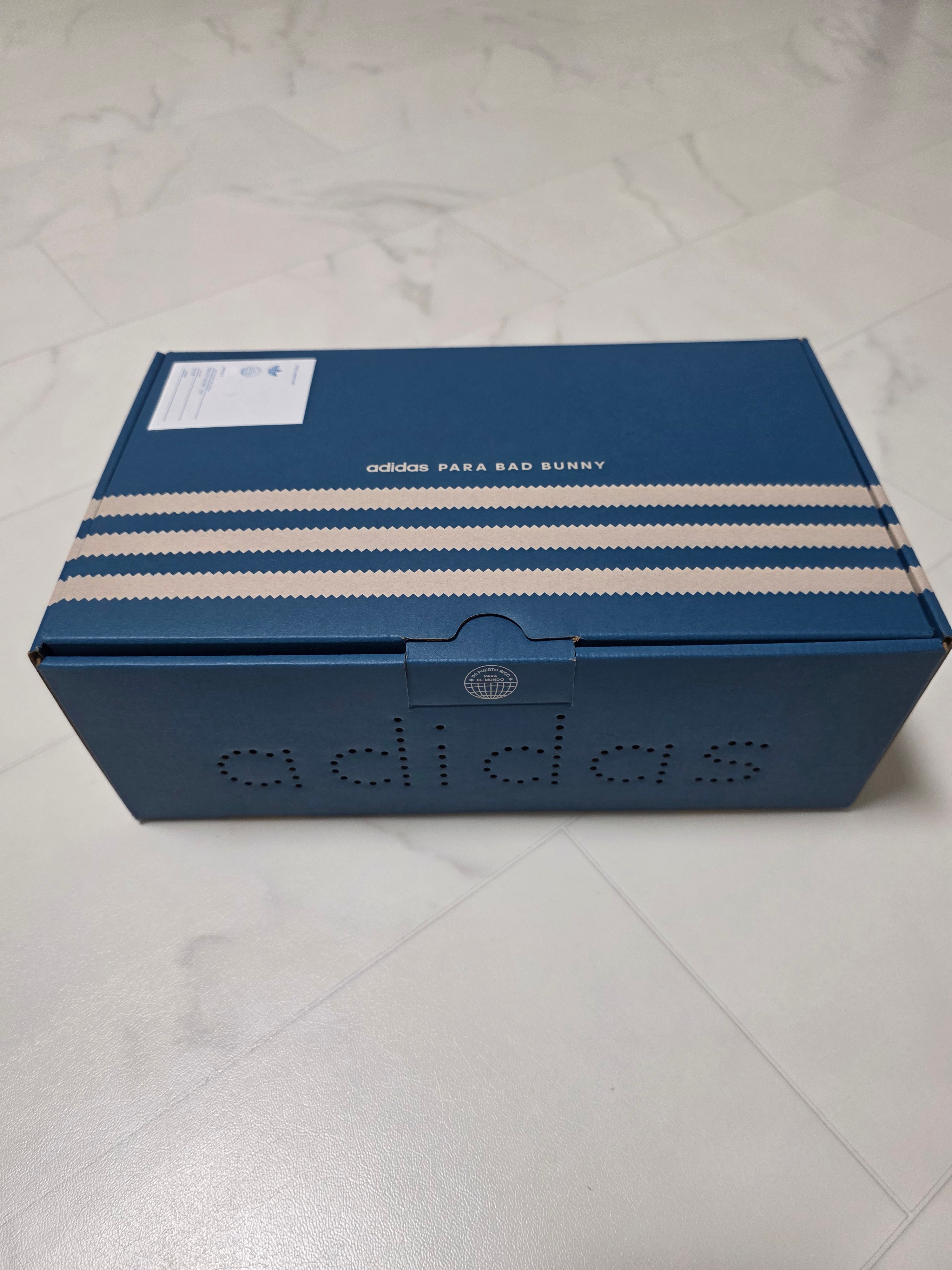 Adidas x Bad Bunny Ballerina Off White Core Black 착용 스타일 - 5