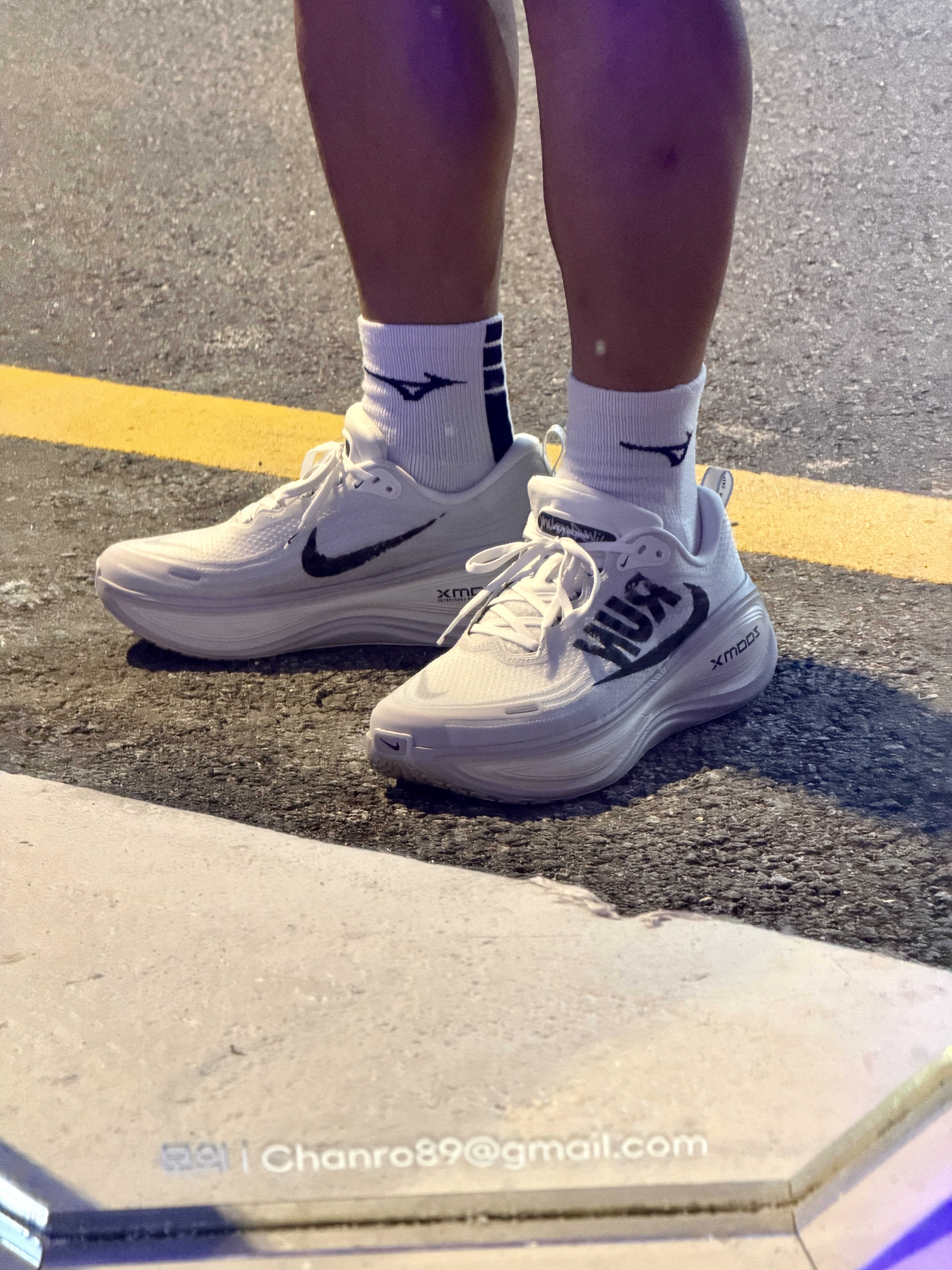 Nike Vomero Plus RUN Summit White Vast Grey 착용 스타일 - 1