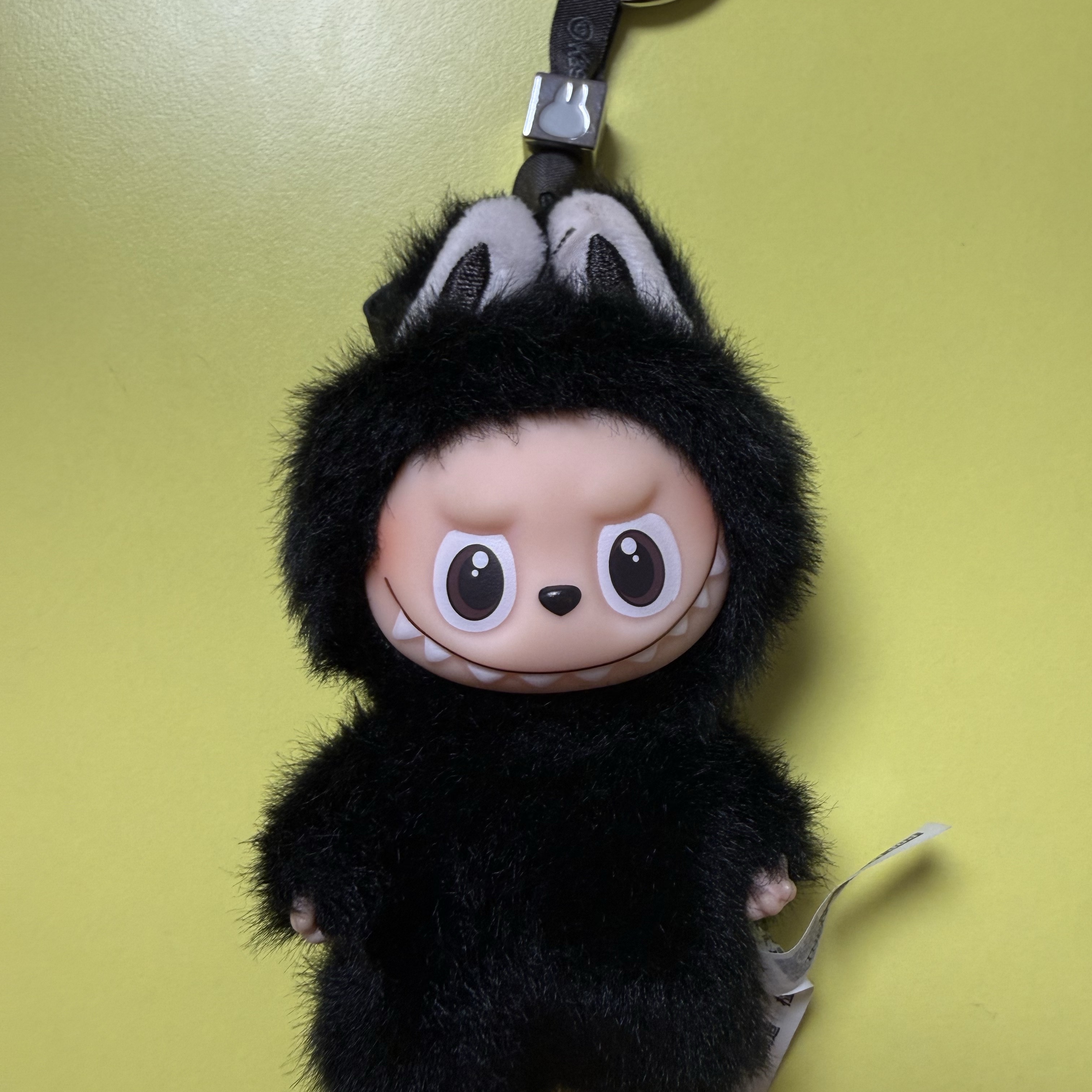 Pop Mart Labubu The Monsters Pin For Love Series Vinyl Plush Pendant Sealed Case (N-Z) (1 Blind Box) 착용 스타일