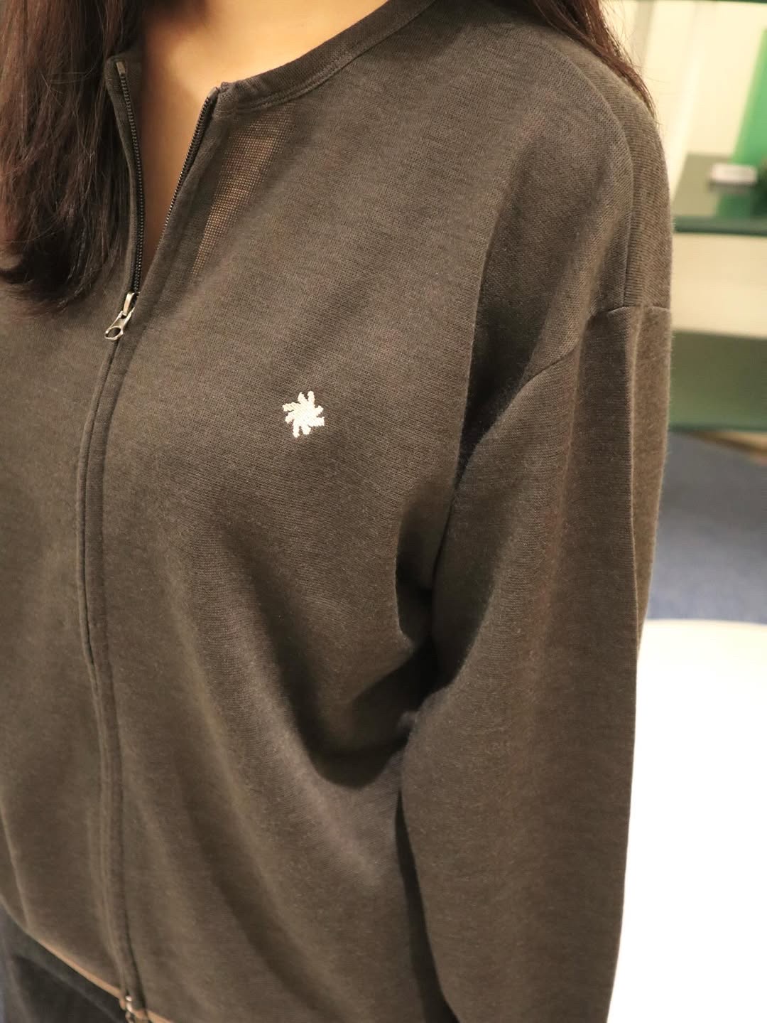 SLOW RECORD HOUSE Round Zip-Up Cardigan Khaki 착용 스타일 - 8