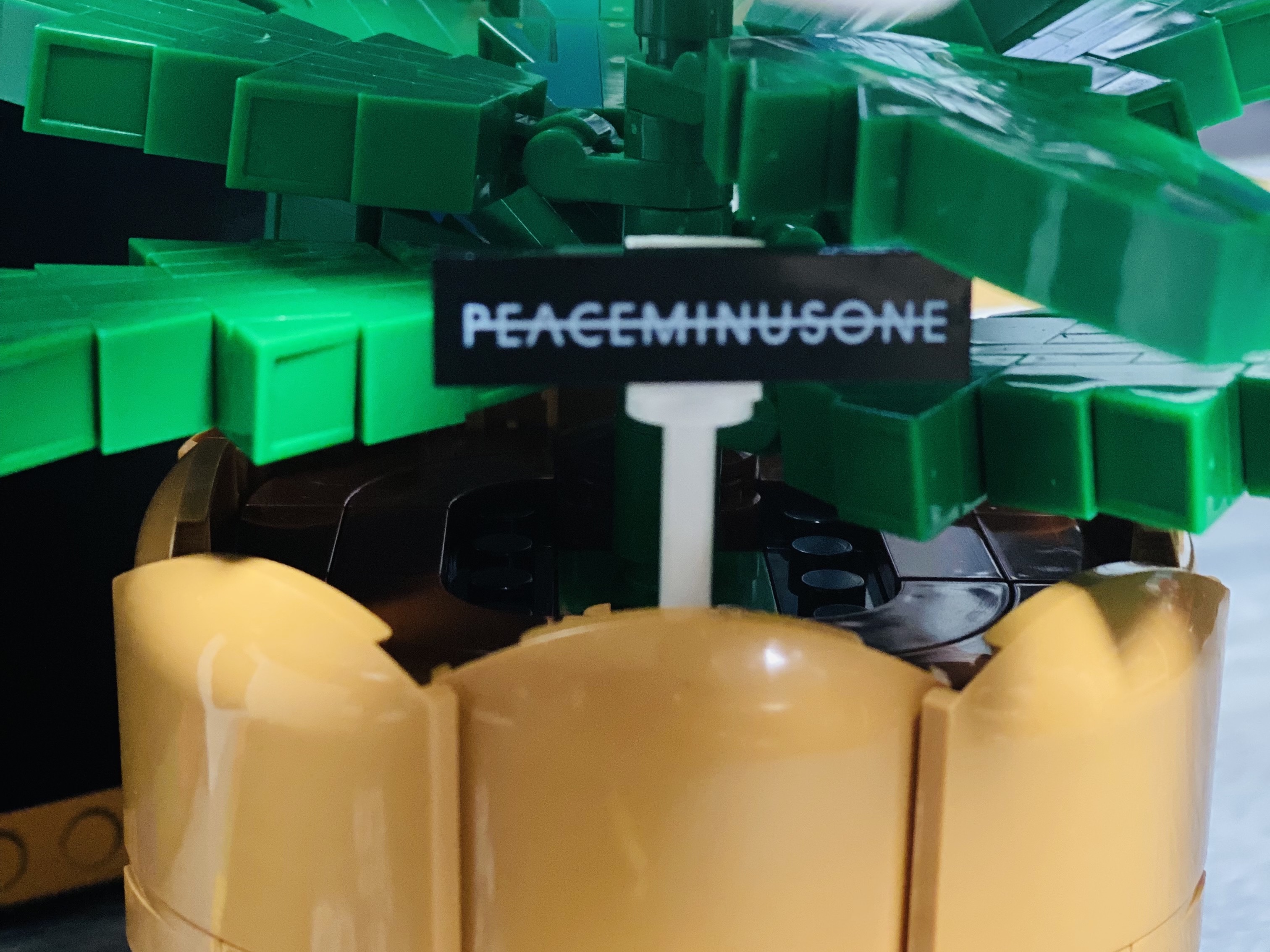 Oxford x Peaceminusone 818 Bloom 착용 스타일 - 2