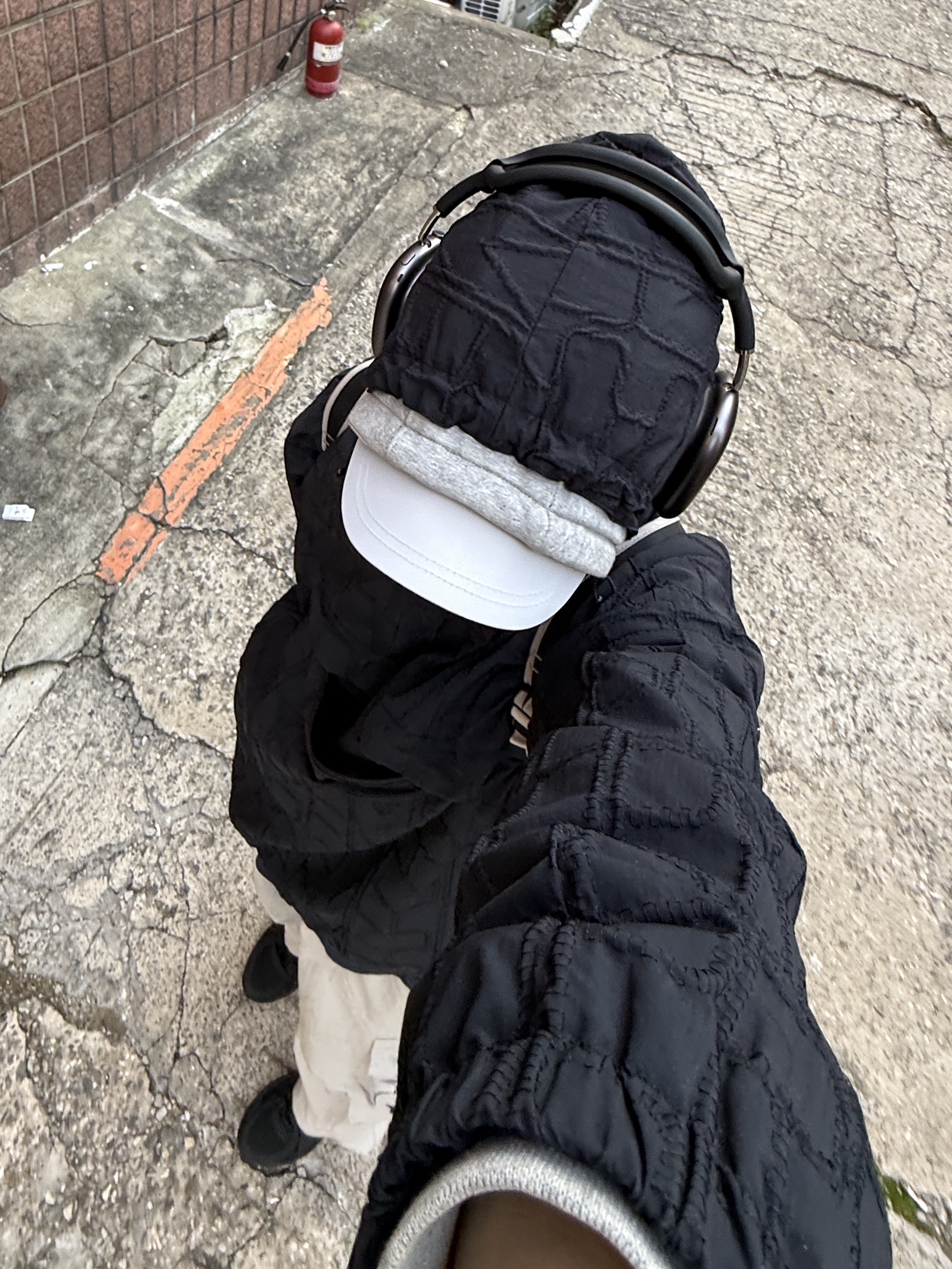 Supreme Repeat Stitch Anorak Black - 23SS, Asics Jog 100 T Black - 4E Extra Wide 착용 스타일 - 7