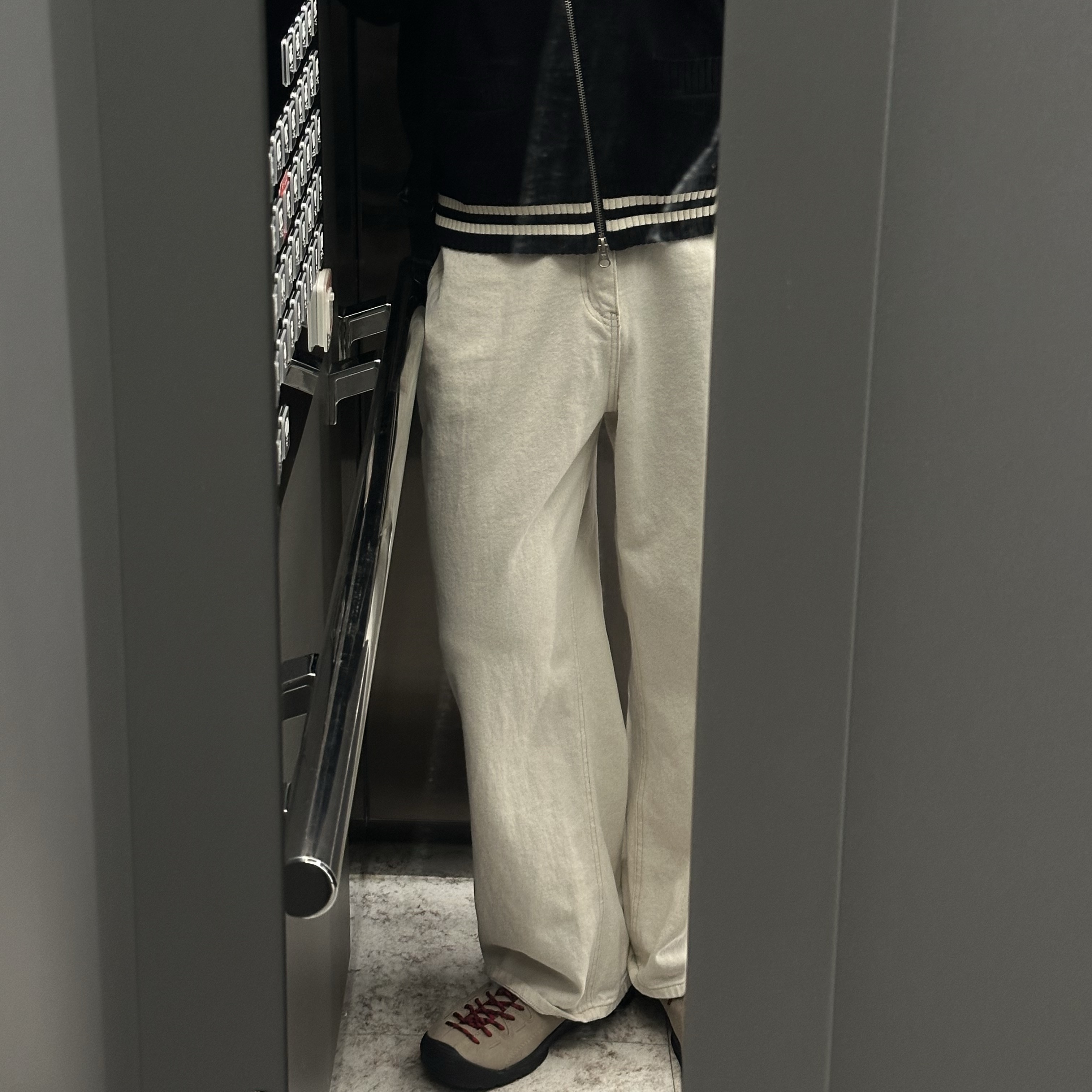 Keen Jasper Suede Sneakers Silver Mink, Matin Kim Spell Point Stripe Knit Cardigan Black 착용 스타일
