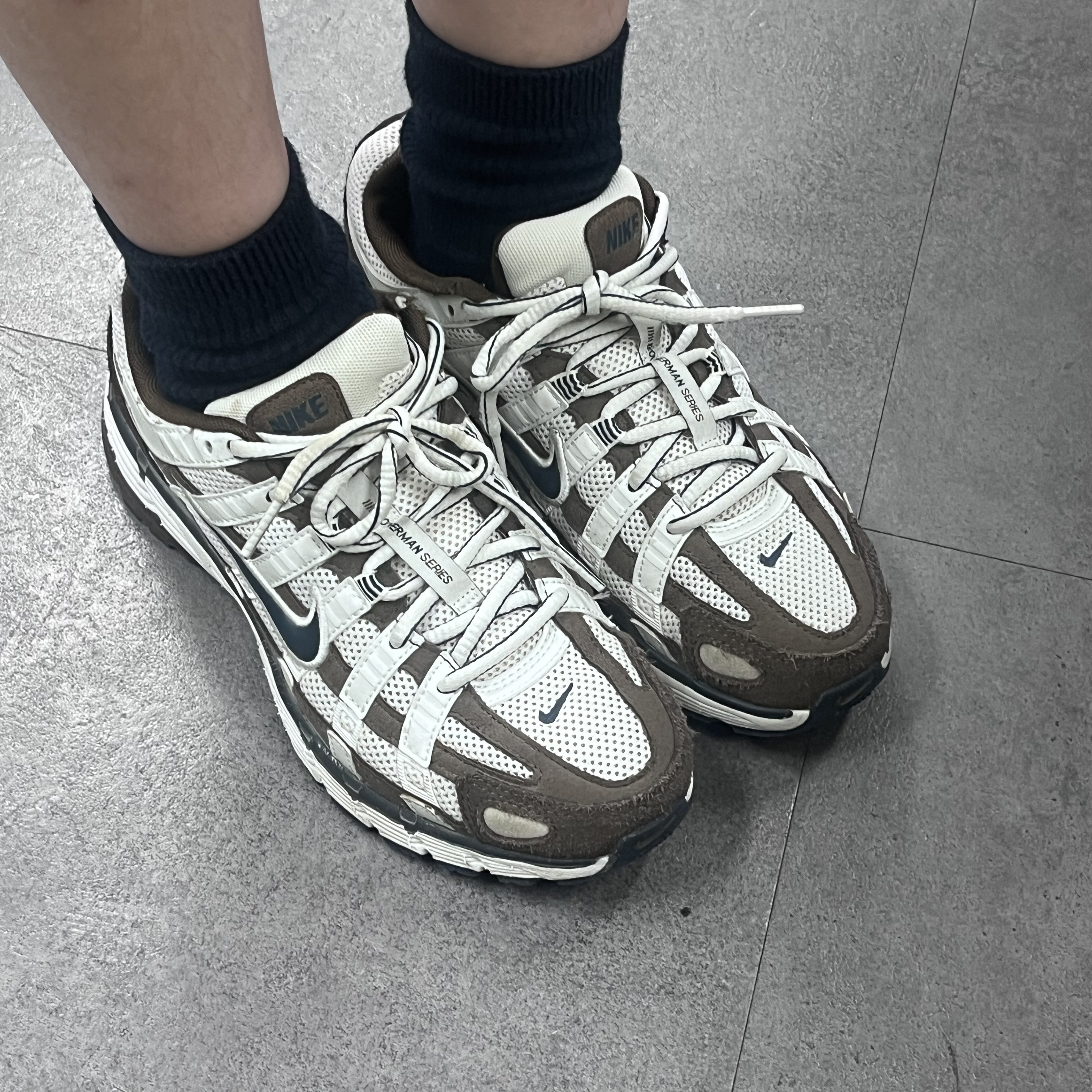 (W) Nike P-6000 Phantom Baroque Brown 착용 스타일