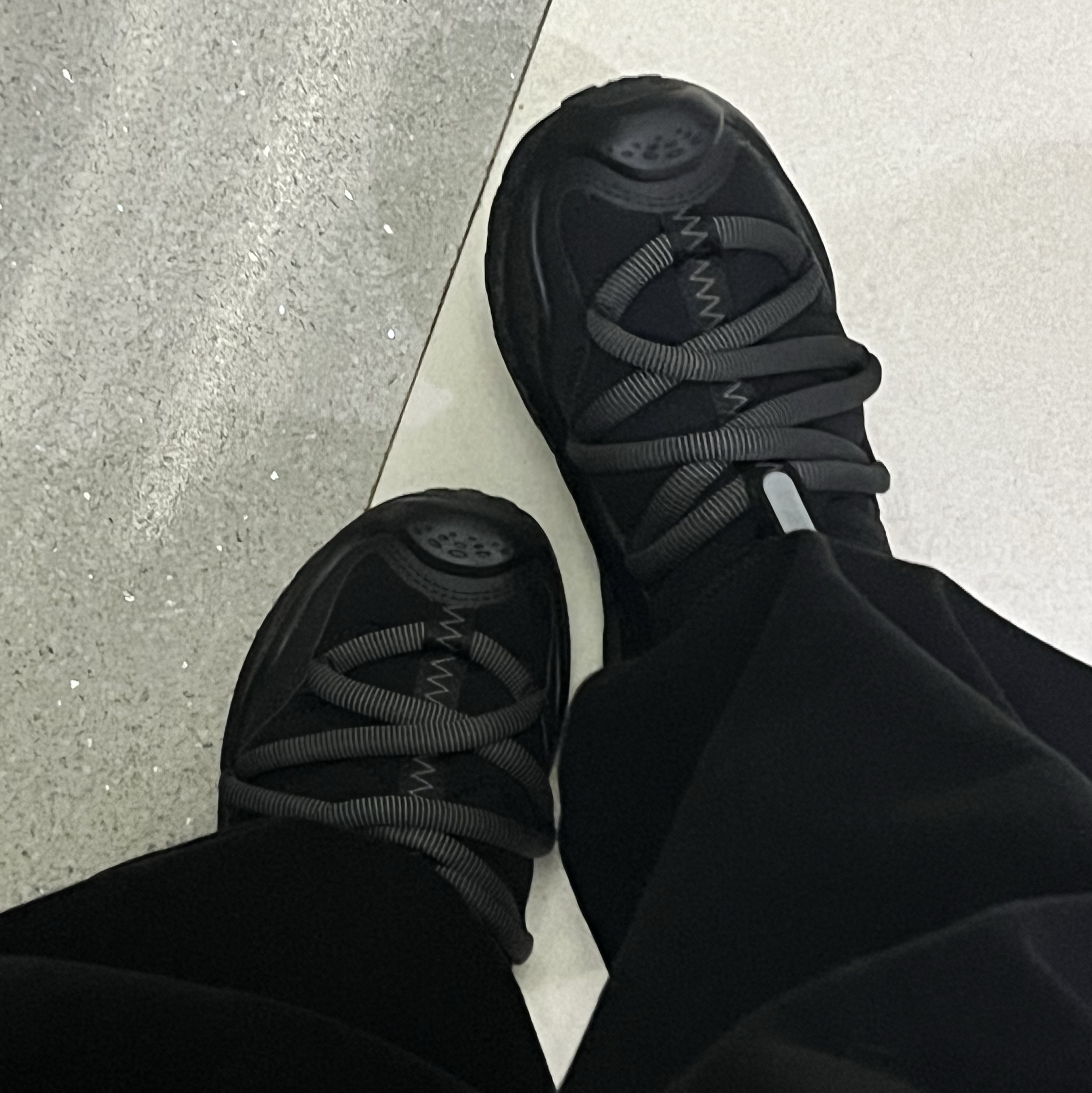 Hoka Ora Primo Black 착용 스타일