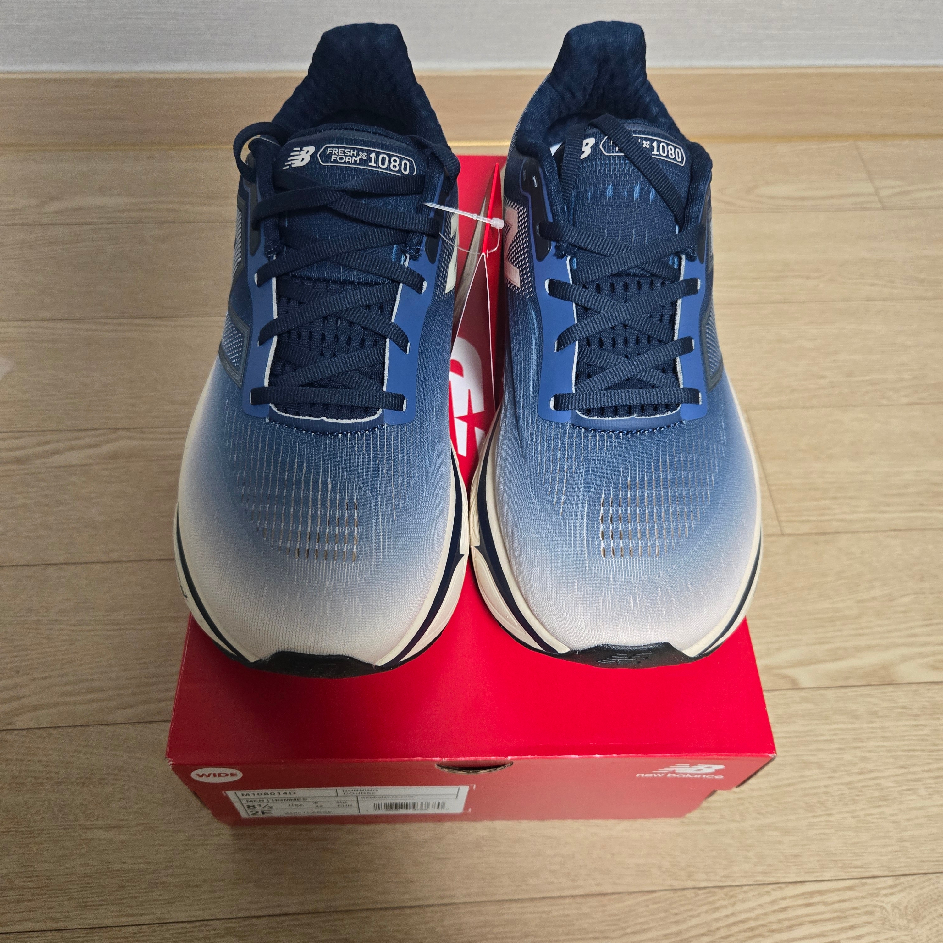 New Balance Fresh Foam X 1080v14 Bisque Navy - 2E Wide 착용 스타일 - 2
