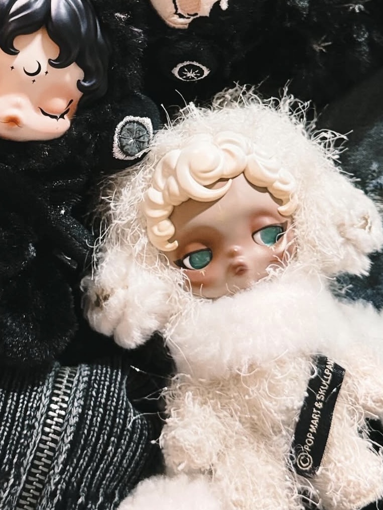 Pop Mart Skullpanda You Found Me ! Series Plush Doll Pendant Sandman (Opened Case) 착용 스타일