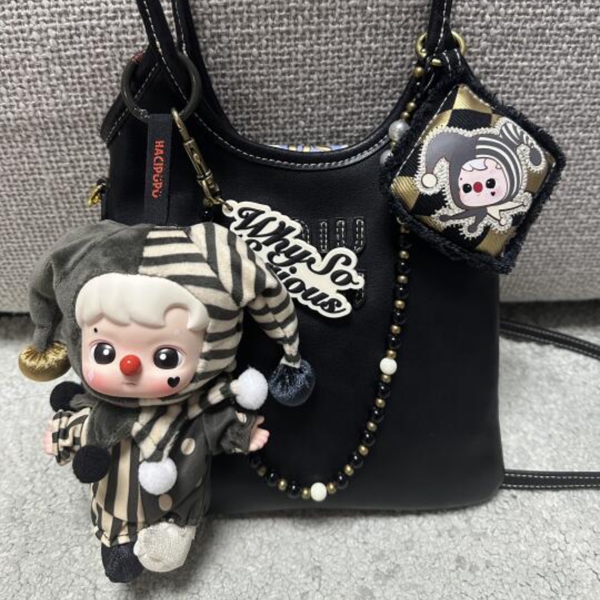 Pop Mart Why So Serious Series Vinyl Plush Pendant Silver Mist Clown (Opened Case), Pop Mart Why So Serious Series Pendant Chain Silver Mist Clown (Opened Case) 착용 스타일