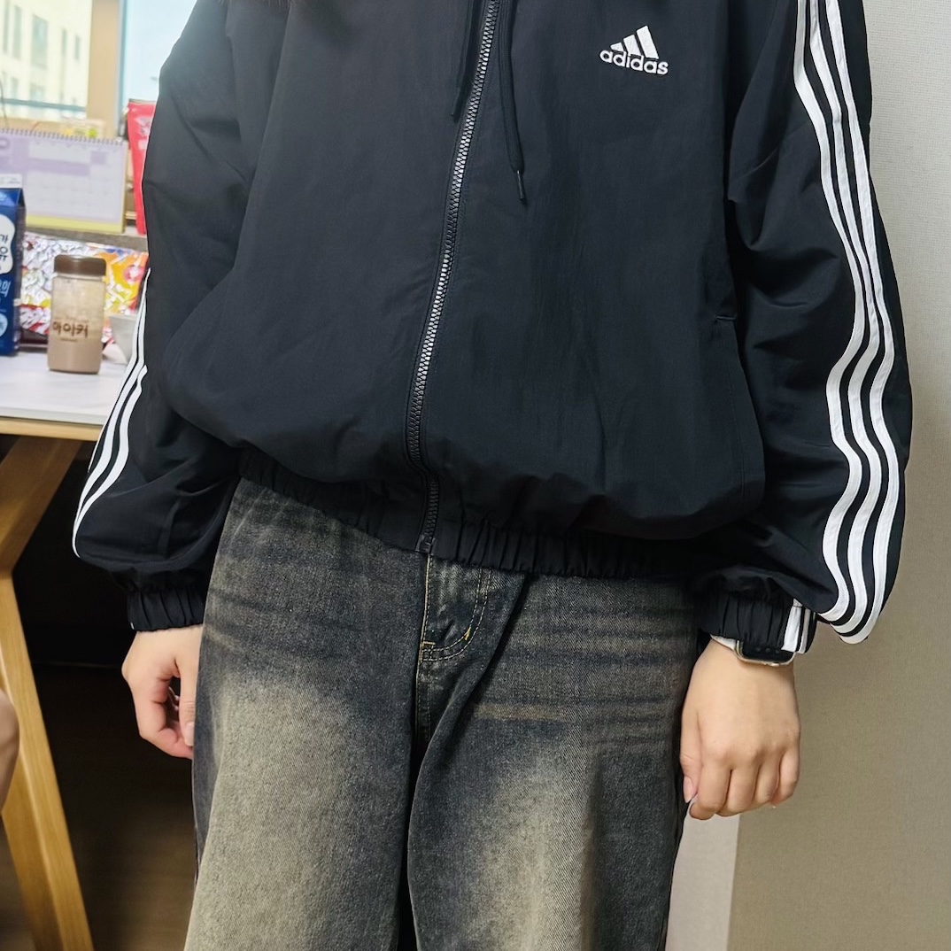 (W) Adidas Essential 3S Woven Windbreaker Jacket Black White - KR Sizing 착용 스타일 - 1