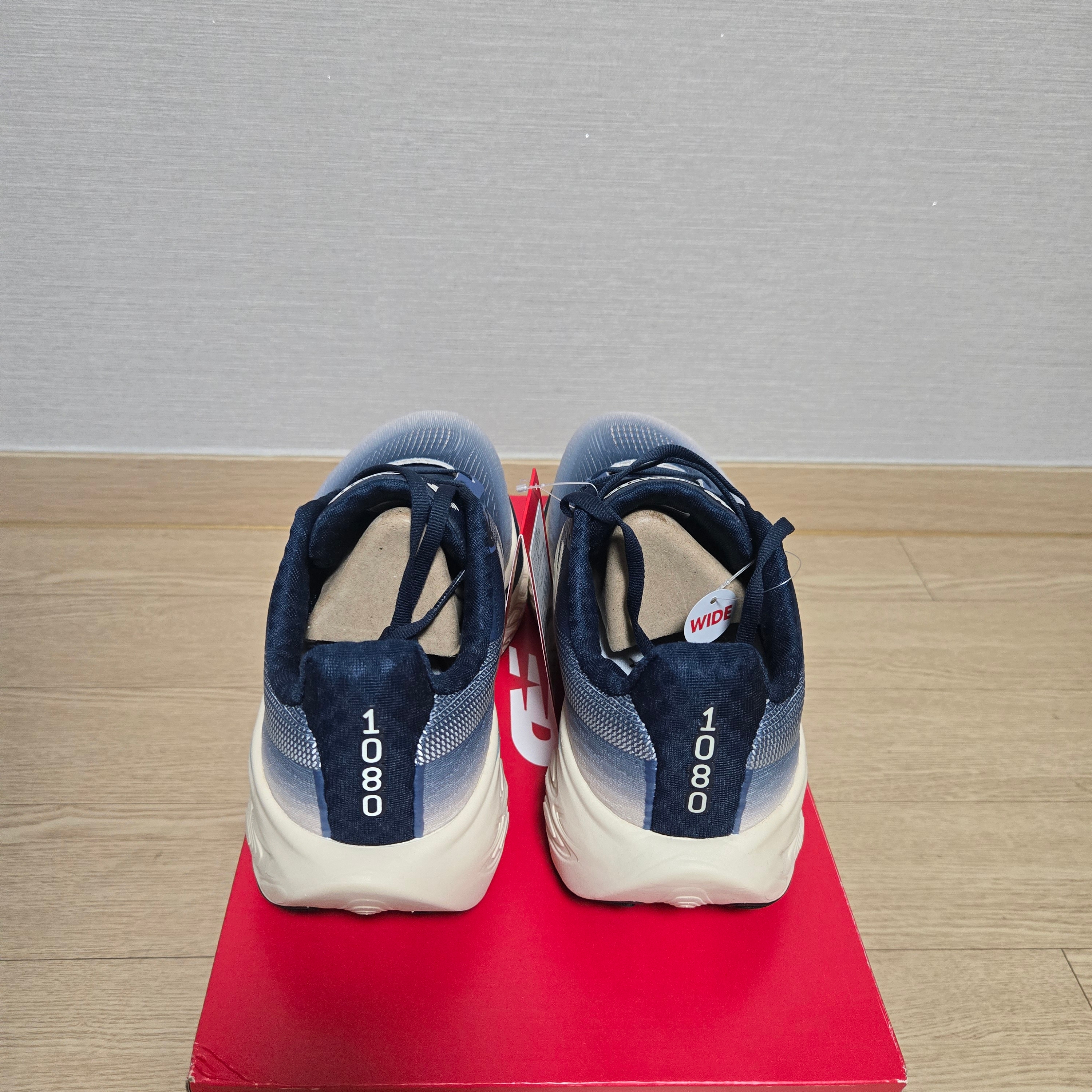 New Balance Fresh Foam X 1080v14 Bisque Navy - 2E Wide 착용 스타일 - 3