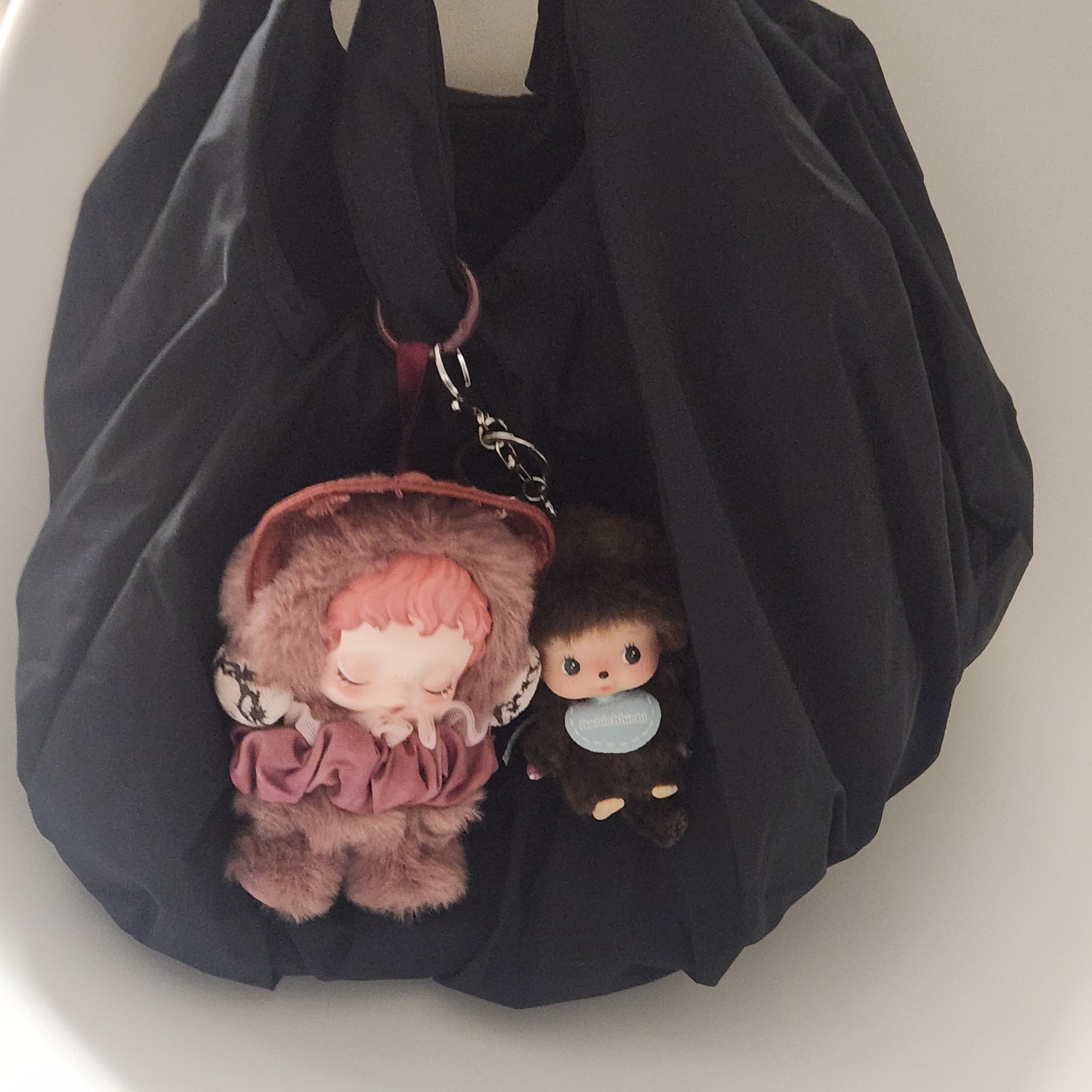 COS Cloud Mini Tote Bag Black, Pop Mart Skullpanda L’Impressionnisme Series Plush Doll Blossom (Opened Case) 착용 스타일 - 2