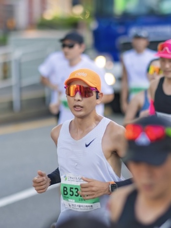 Nike Air Zoom Alphafly Next% 3 Football Grey Ghost, Nike Dri-Fit ADV Aeroswift Running Vest Football Grey - Asia 착용 스타일 - 3
