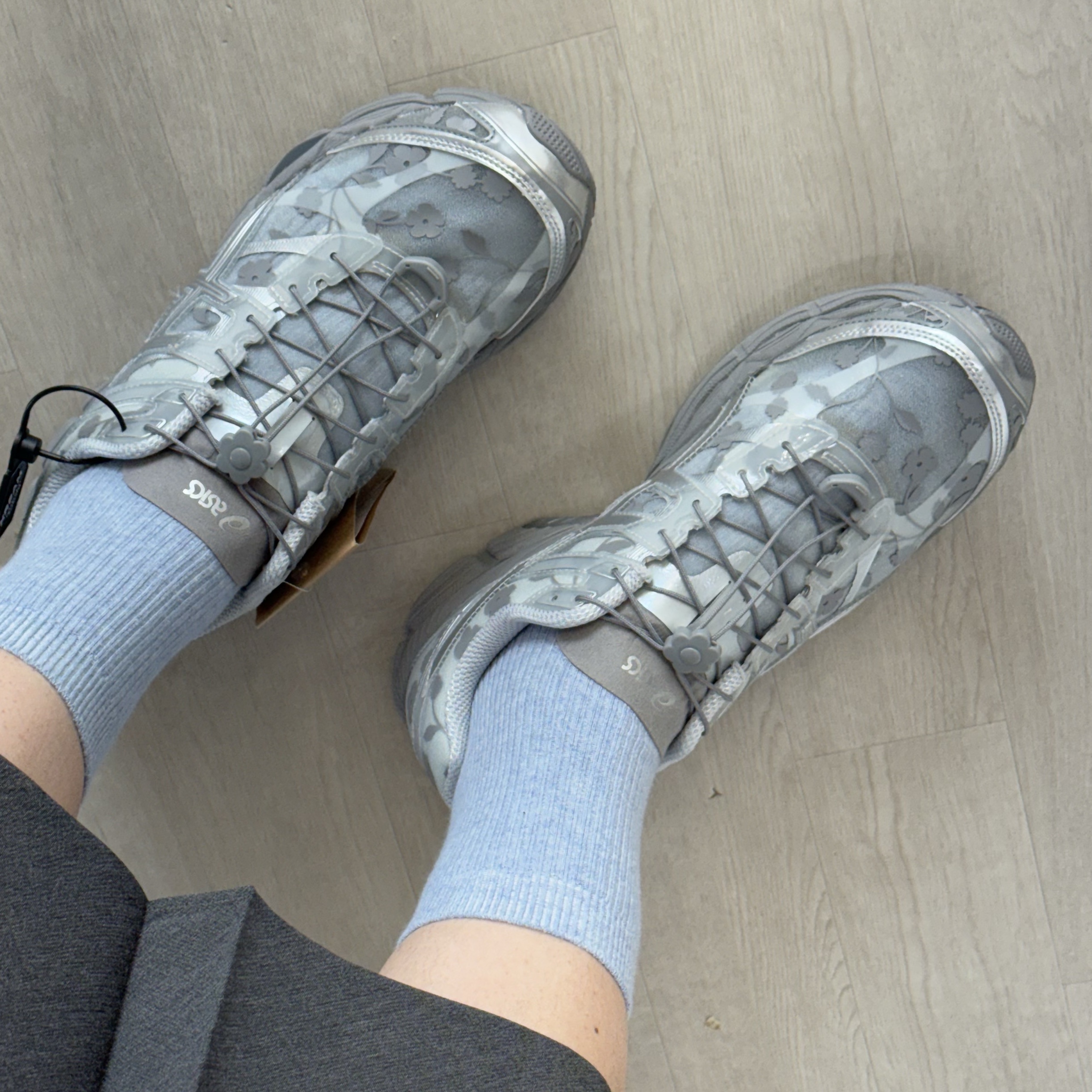 Asics x Cecilie Bahnsen Gel-Cumulus 16 Gray 착용 스타일 - 1