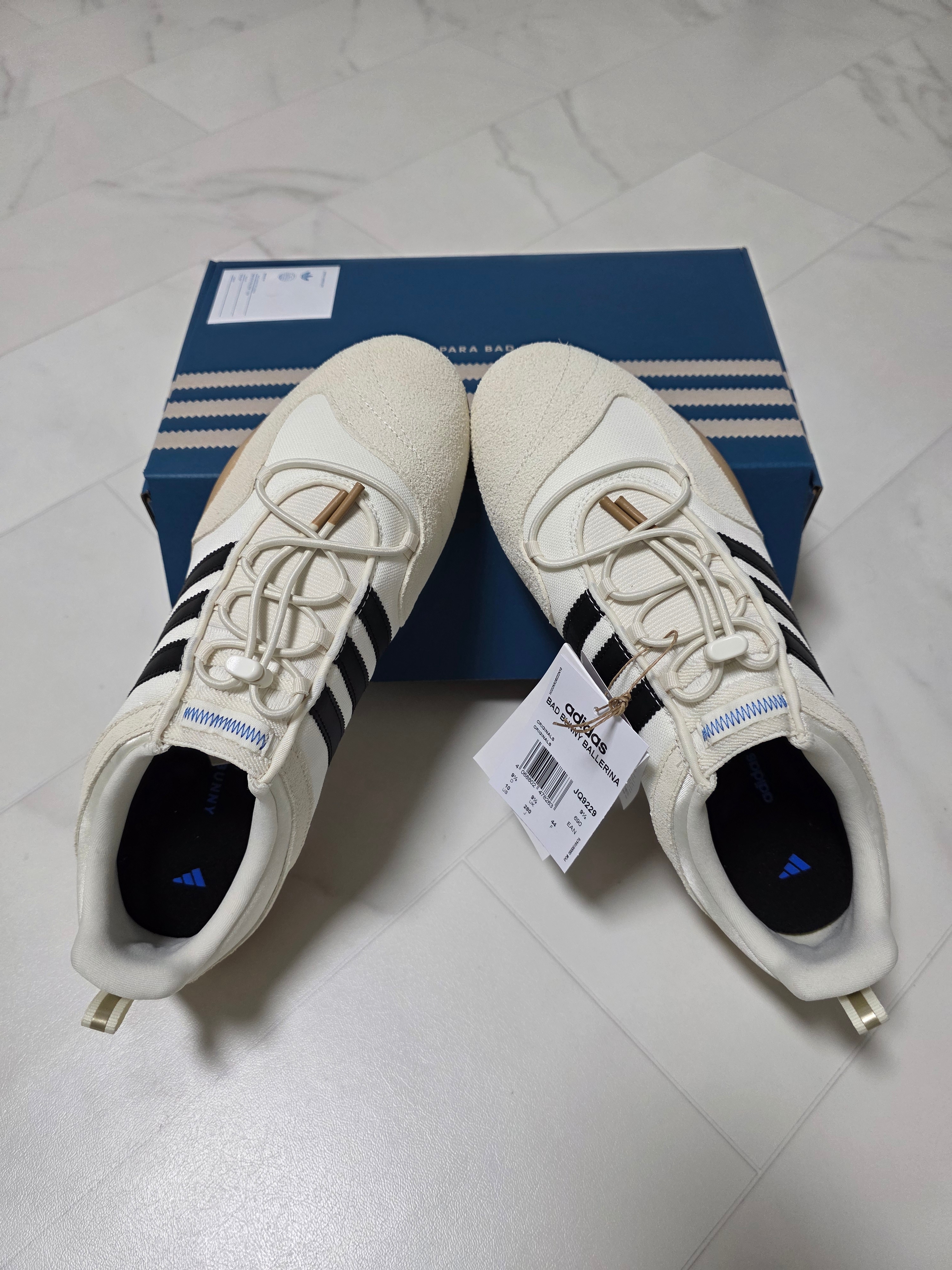 Adidas x Bad Bunny Ballerina Off White Core Black 착용 스타일 - 2