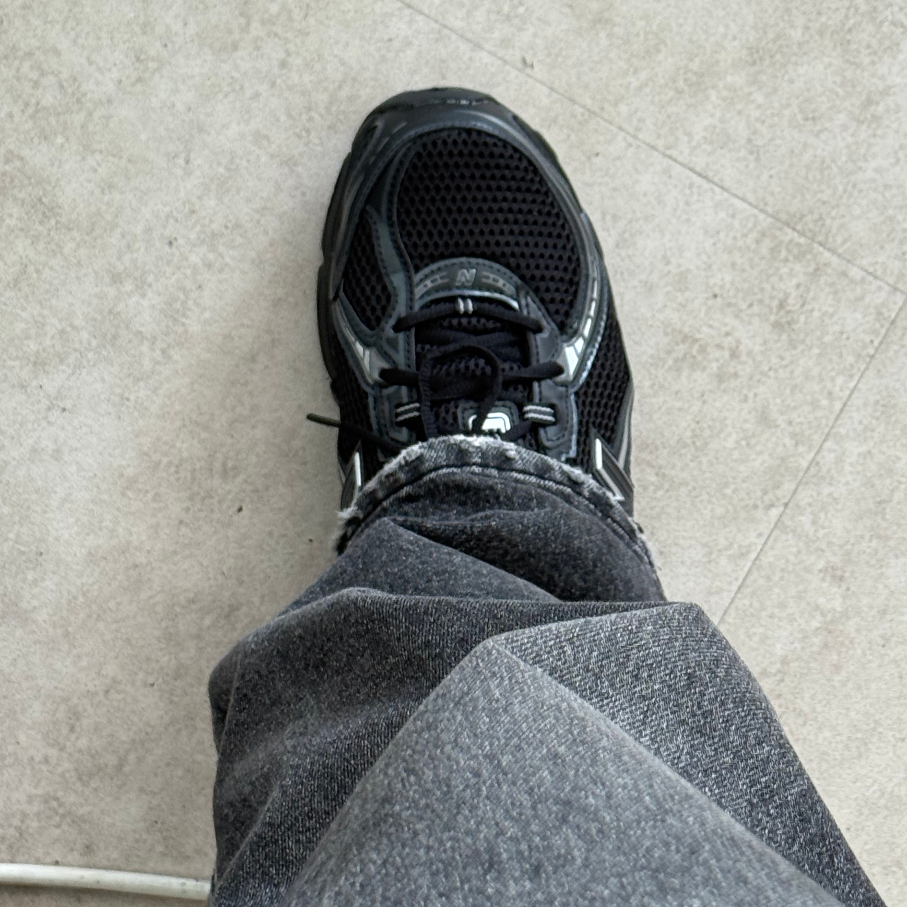 New Balance 740v2 Black Silver Metallic 착용 스타일 - 1