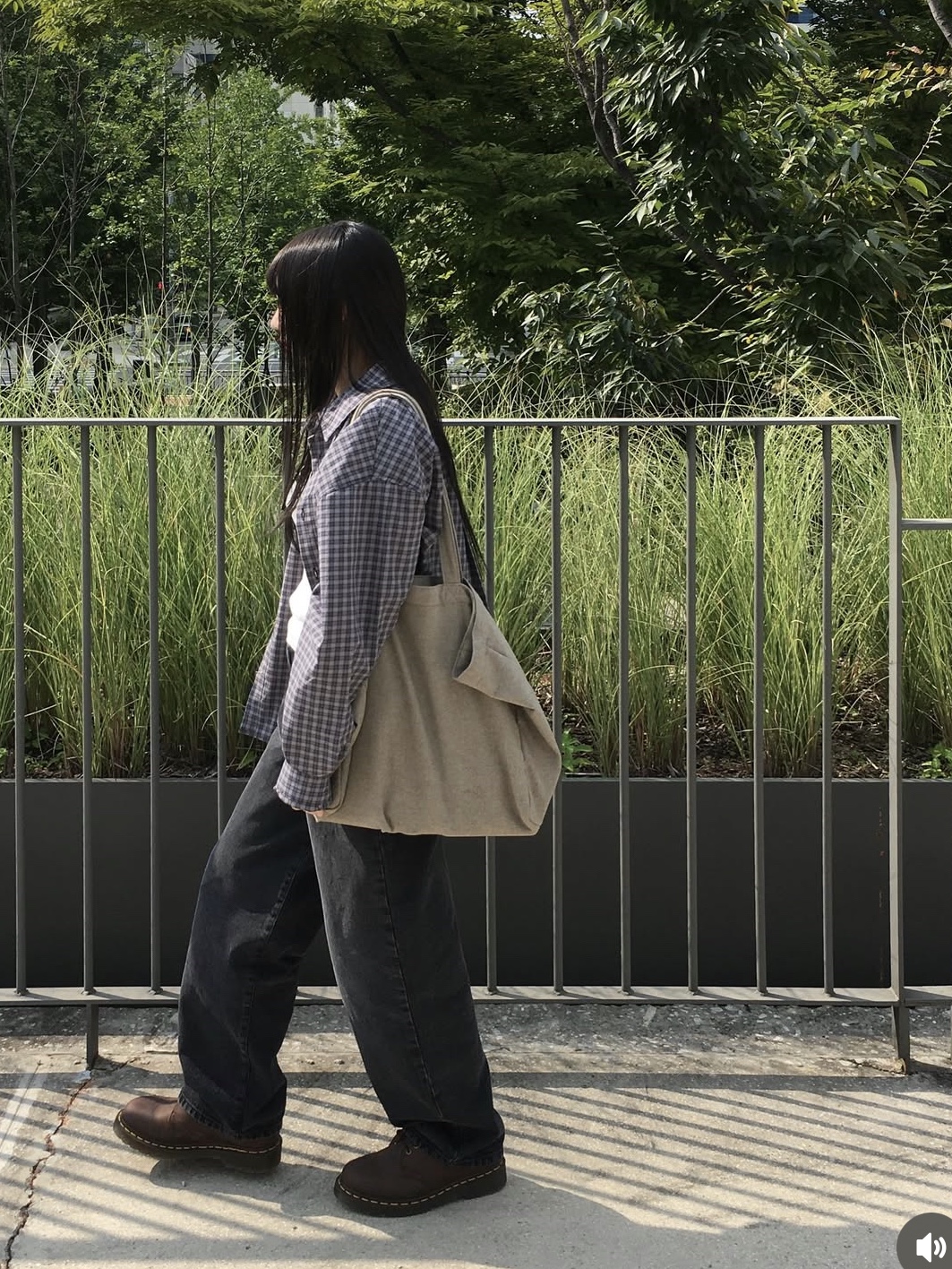 SLOW RECORD HOUSE Breeze Check Shirt Blue 착용 스타일 - 2