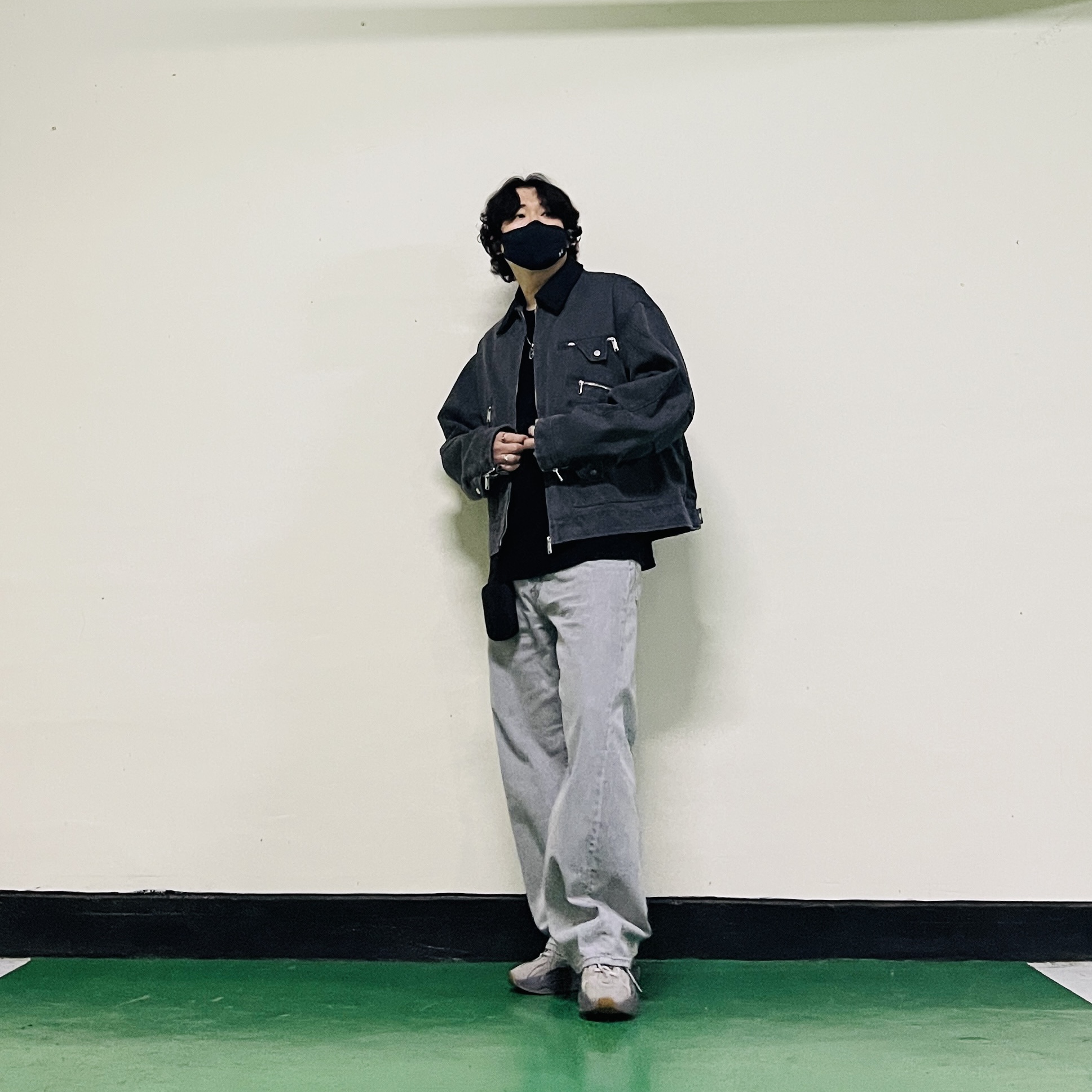 Adidas Yeezy Boost 700 V2 Tephra 2023, Diesel Dx1421 Two-Tone Stainless Steel Pendant Necklace Silver 착용 스타일 - 5
