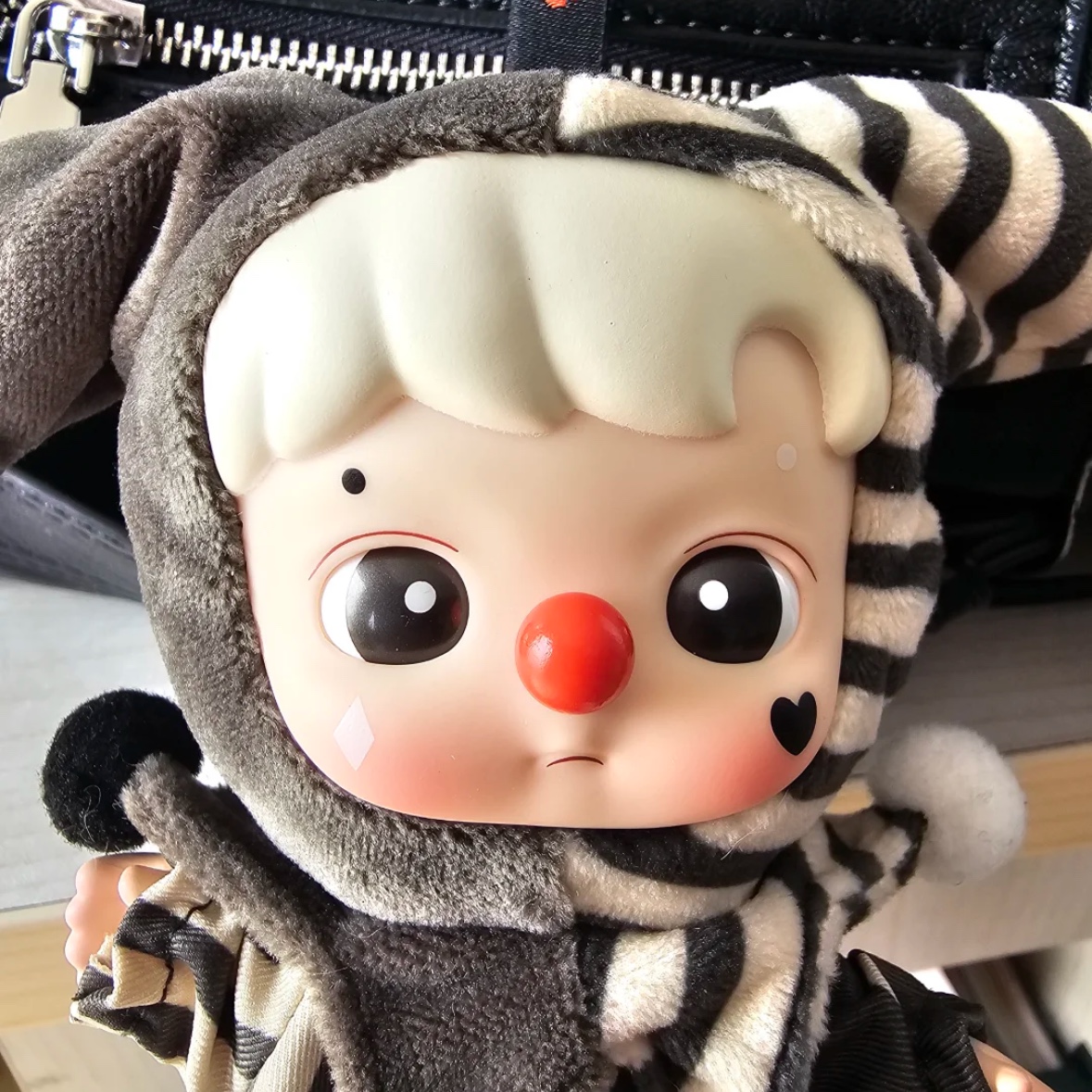 Pop Mart Why So Serious Series Vinyl Plush Pendant Silver Mist Clown (Opened Case), Pop Mart Why So Serious Series Vinyl Plush Pendant Sealed Case (8 Blind Boxes) 착용 스타일