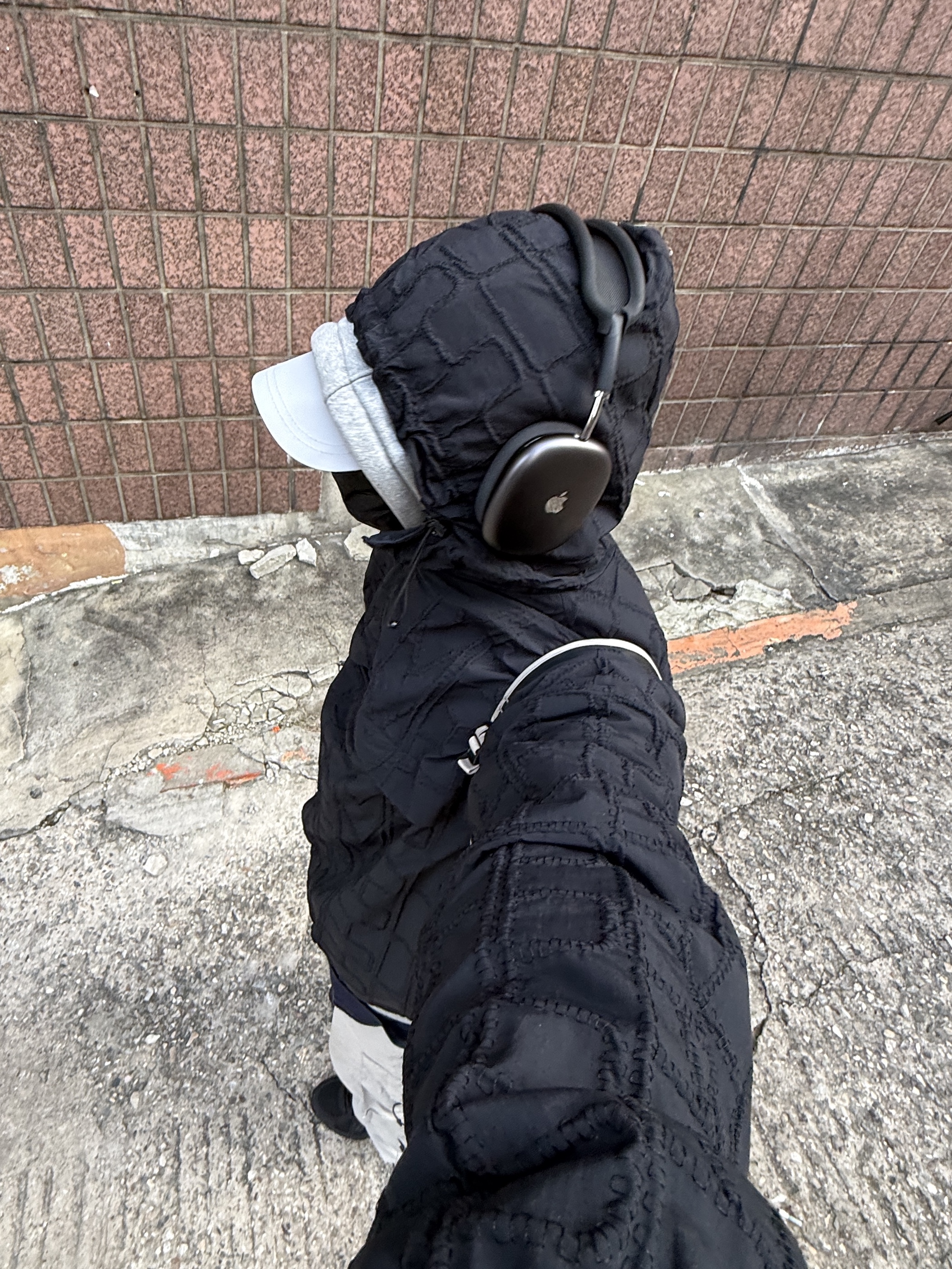 Supreme Repeat Stitch Anorak Black - 23SS, Asics Jog 100 T Black - 4E Extra Wide 착용 스타일 - 4