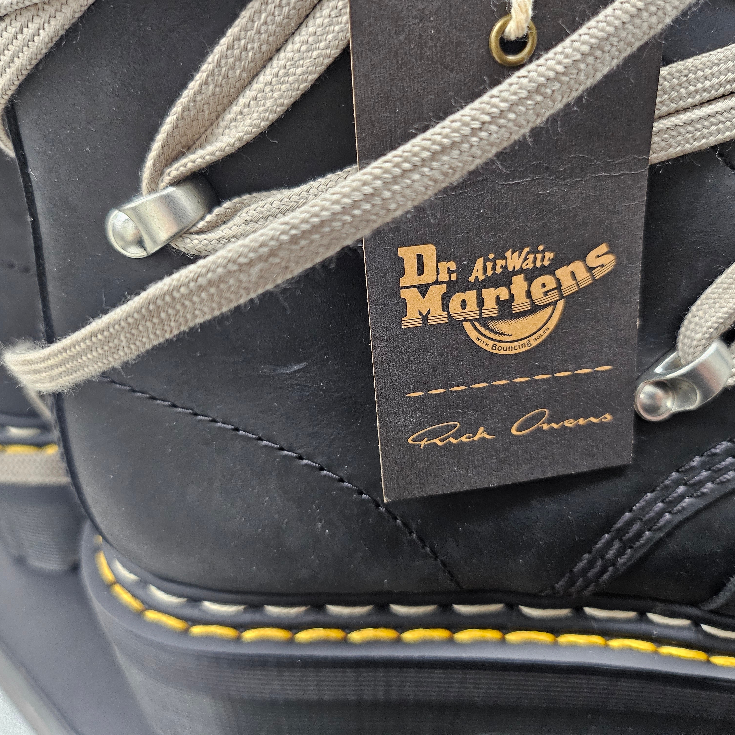 Dr. Martens x Rick Owens 1460 Quad Sole Mega Lace Boots Black 착용 스타일 - 3