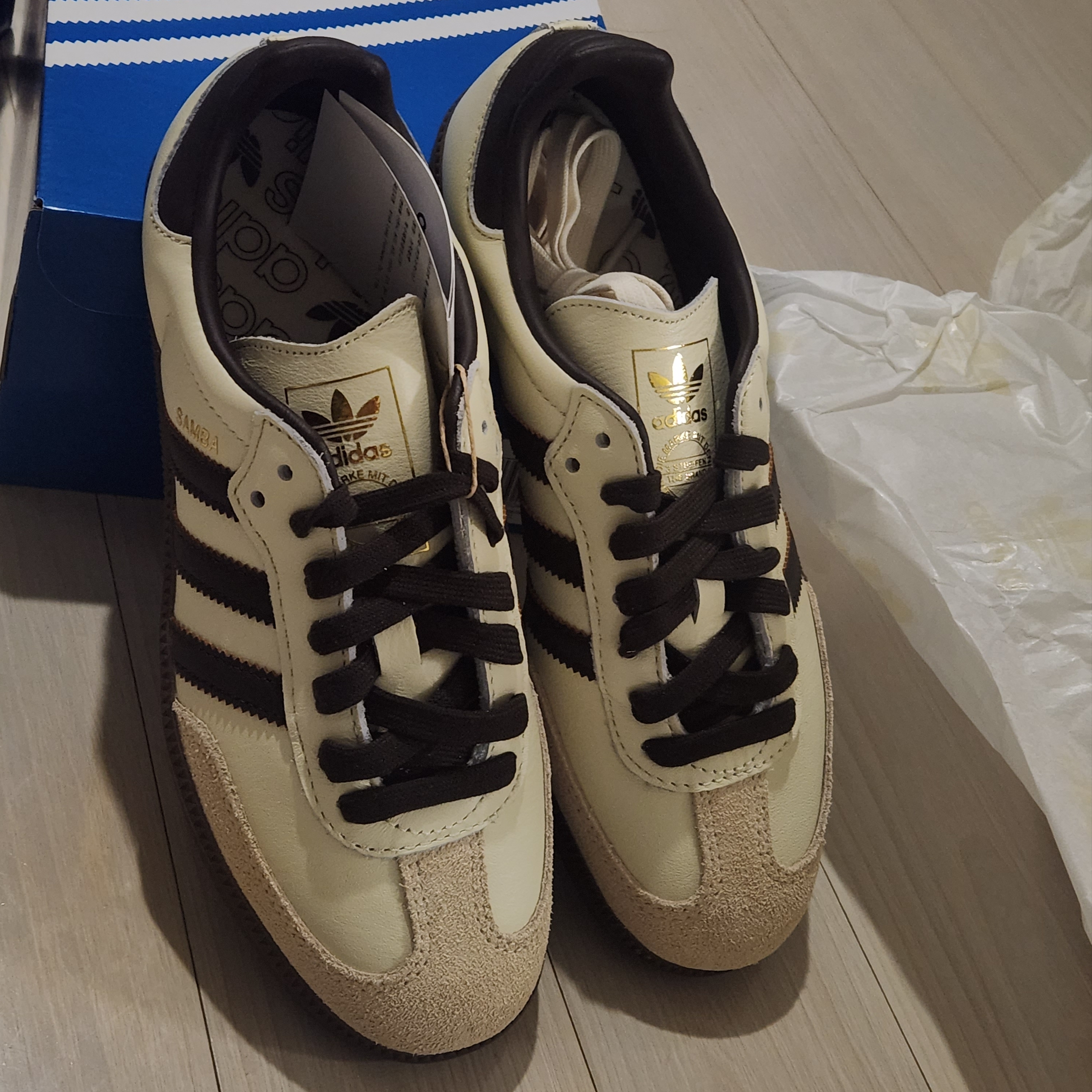 Adidas Samba OG Cream White Dark Brown 착용 스타일 - 1