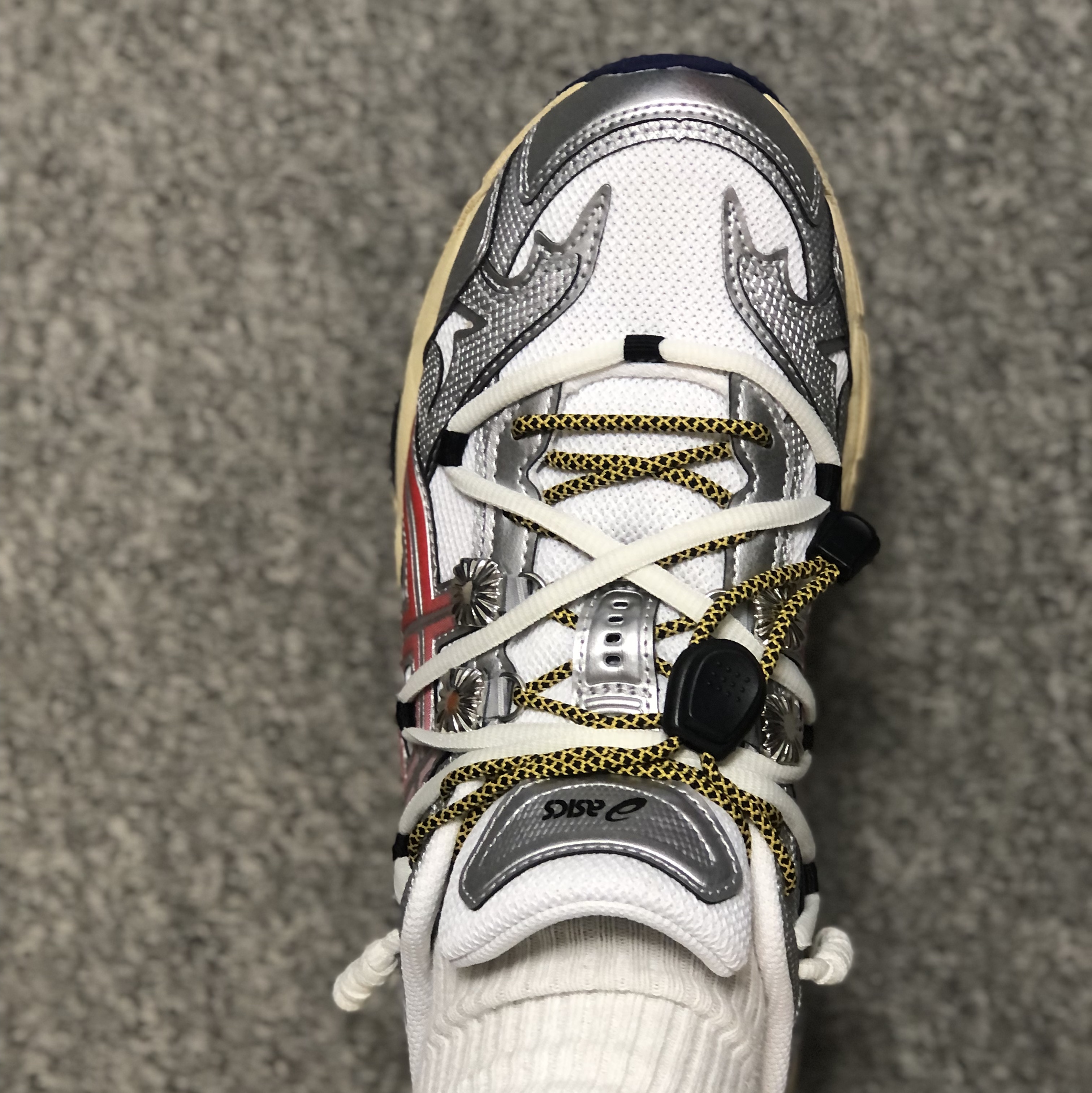 Asics x Toga Gel-Cumulus 16 TG White Red Pure Silver 착용 스타일