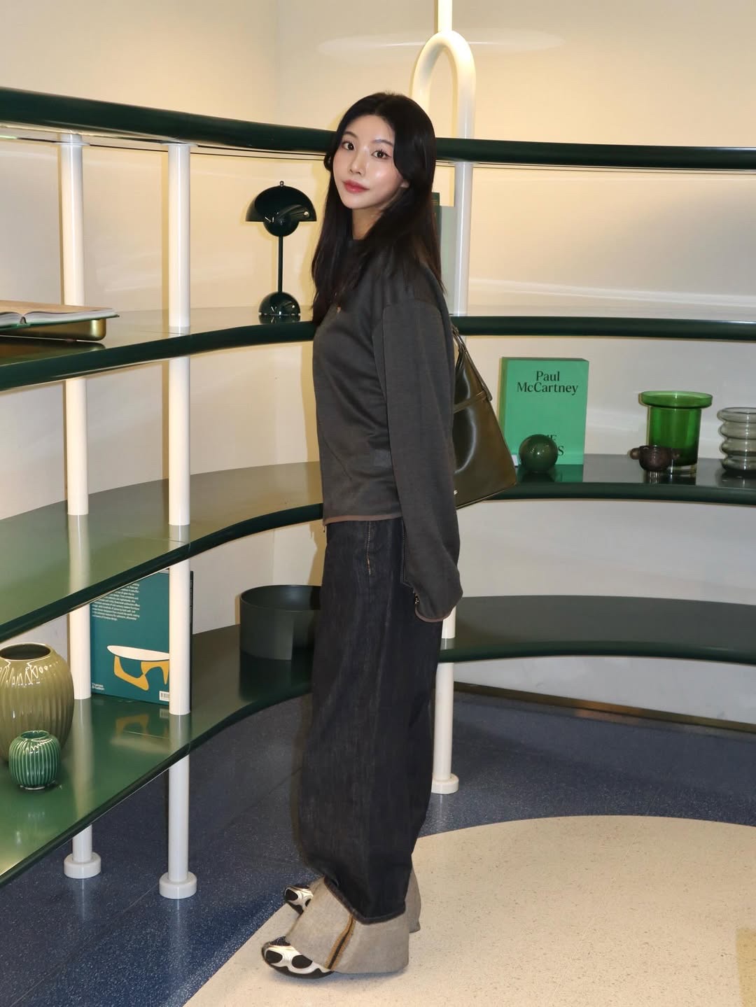 SLOW RECORD HOUSE Round Zip-Up Cardigan Khaki 착용 스타일 - 6