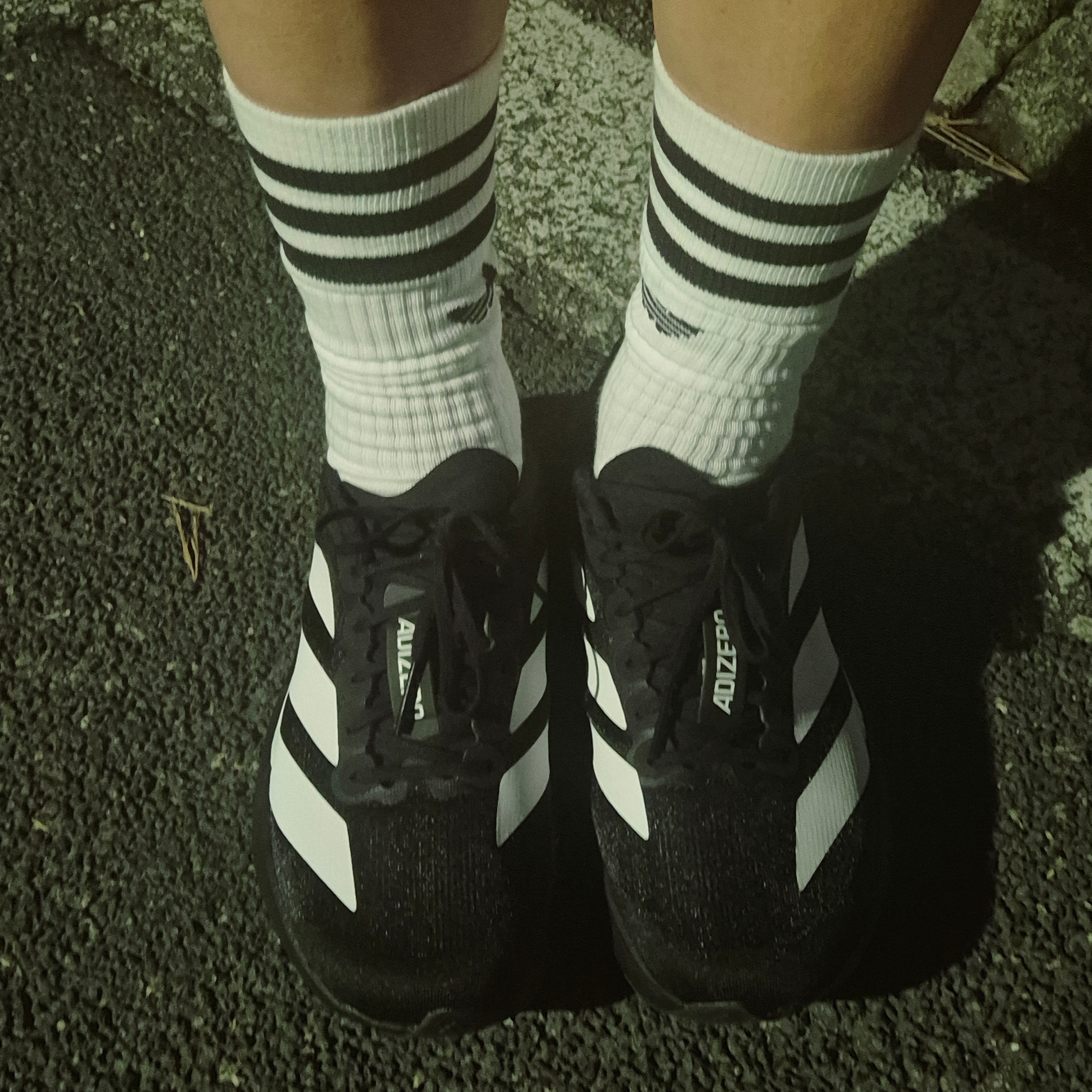 Adidas Adizero EVO SL Core Black Cloud White 착용 스타일