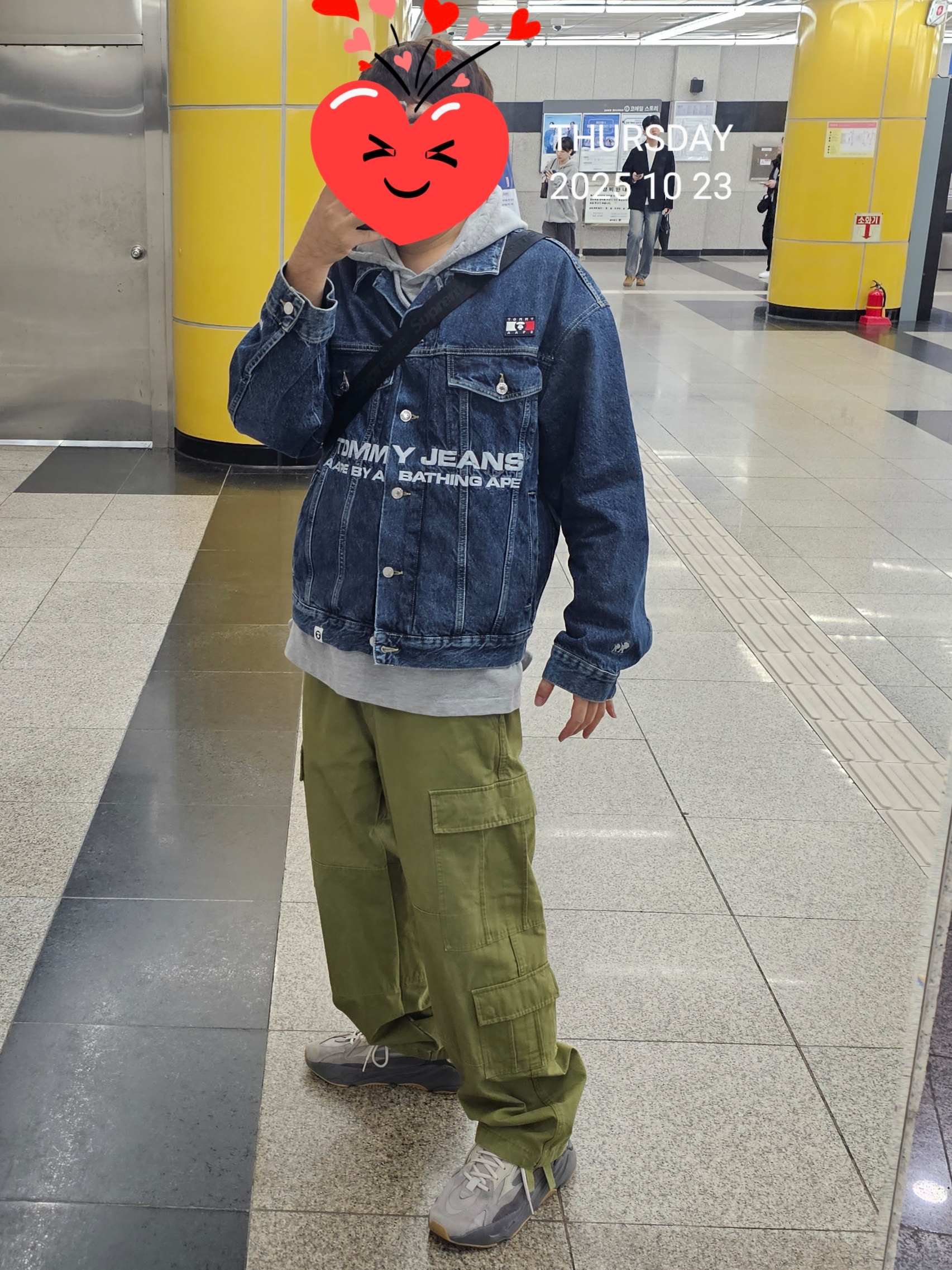 Stussy Ripstop Surplus Cargo Pants Vintage Olive, Adidas Yeezy Boost 700 V2 Tephra 2023 착용 스타일
